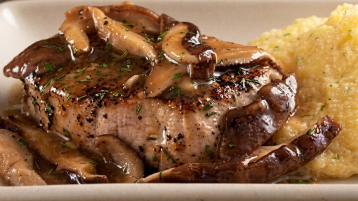 Sizzling pan-seared pork chops meeting a rich, earthy glaze of sautéed shiitake mushrooms and aromatic herbs. 🥩✨ This dish brings restaurant-quality comfort straight to your dinner table in no time. #HomeCooking #PorkChops #ComfortFood #WeeknightDinner #MushroomLovers #FoodBlogger #EasyRecipes #CozyEats #DinnerInspiration