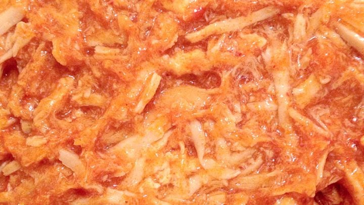 Take your taste buds on a flavor adventure with this mouthwatering Slow Cooker Buffalo Chicken. Perfect for meal prep or feeding a crowd. #SlowCookerSavvy #BuffaloChickenLovers #EasyMealIdeas #CrockpotCreations #SpicySundaySupper