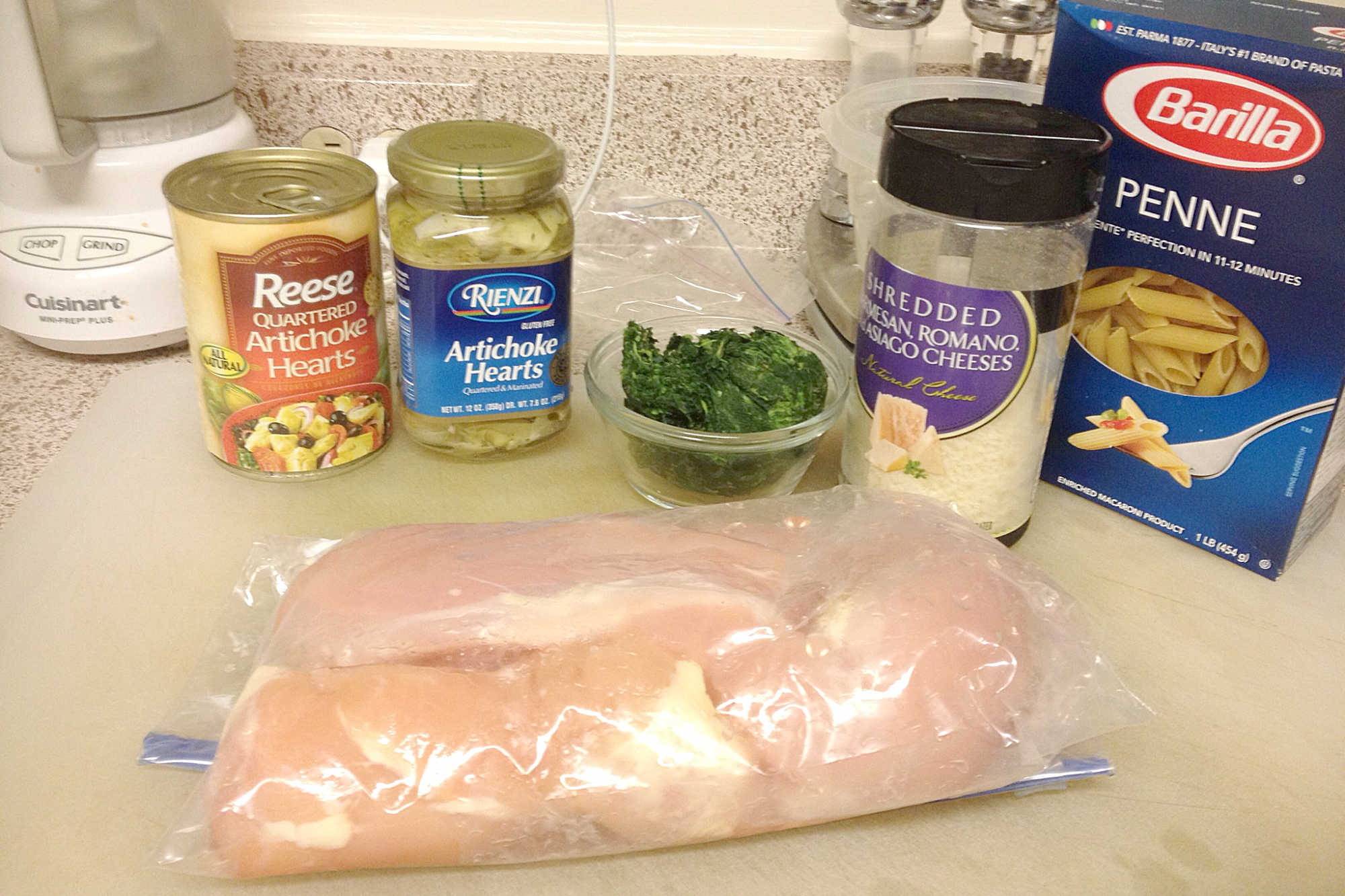Looking for the perfect comfort food that won't ruin your diet? Try this creamy and flavorful Spinach and Artichoke Alfredo Chicken. #SpinachArtichokeAlfredo #ChickenAlfredoLovers #ComfortFoodCravings #HomemadePastaPerfection #DeliciousDinnerIdeas