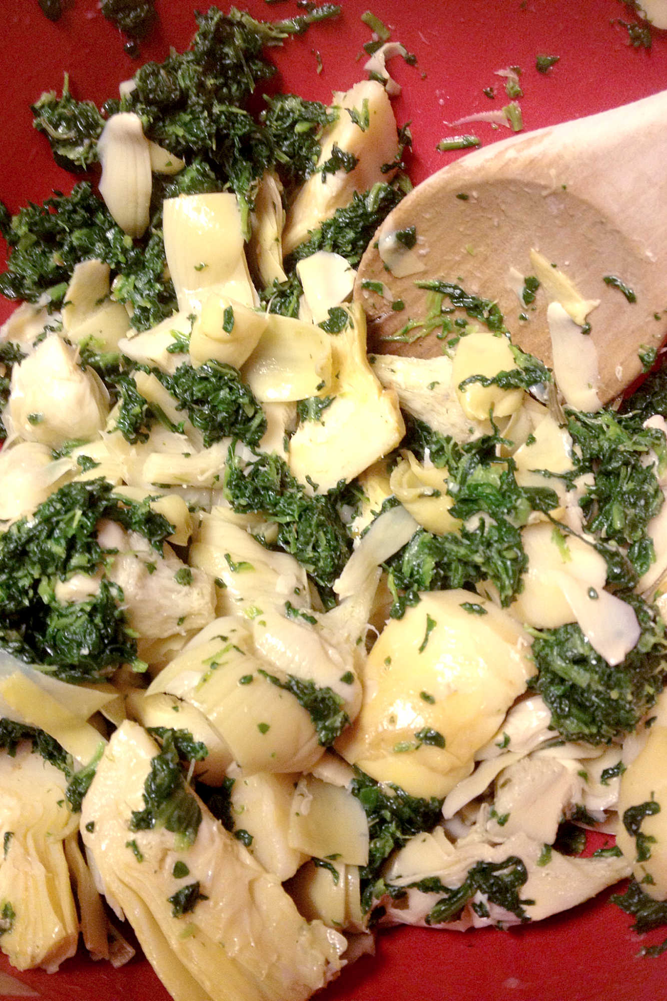 Looking for the perfect comfort food that won't ruin your diet? Try this creamy and flavorful Spinach and Artichoke Alfredo Chicken. #SpinachArtichokeAlfredo #ChickenAlfredoLovers #ComfortFoodCravings #HomemadePastaPerfection #DeliciousDinnerIdeas