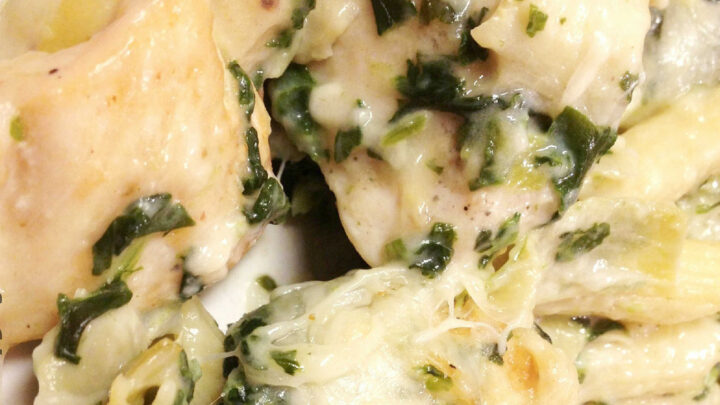 Looking for the perfect comfort food that won't ruin your diet? Try this creamy and flavorful Spinach and Artichoke Alfredo Chicken. #SpinachArtichokeAlfredo #ChickenAlfredoLovers #ComfortFoodCravings #HomemadePastaPerfection #DeliciousDinnerIdeas