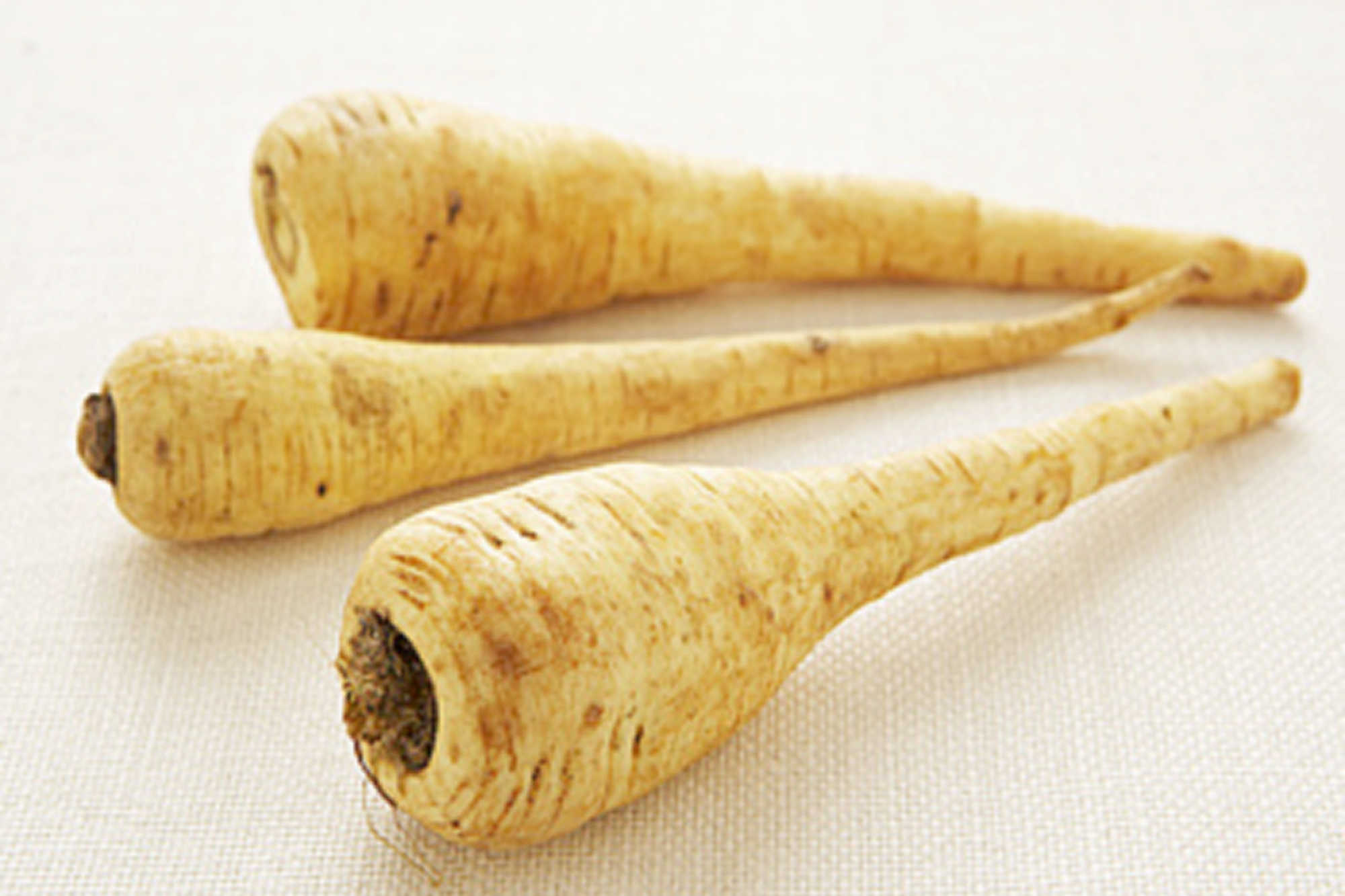 Looking for a quick roasted veggie idea? Chili Roasted Parsnips and Potatoes combine classic root vegetables with a hint of chili, resulting in a side dish that's flavorful and easy to prepare.  #VeggieVibes #PlantBasedEats #HealthyEatingMadeEasy #RoastedRootVeggies #InstaFoodieFaves