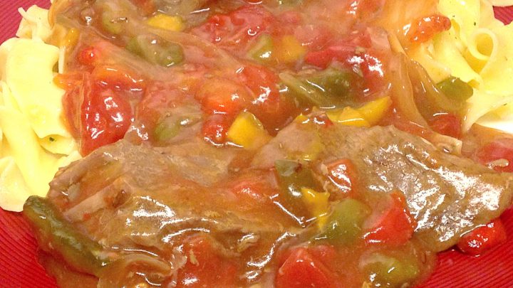 Ready for a dinner that is full of flavor and comfort? This easy slow cooking Swiss steak recipe turns inexpensive cuts of beef into a family favorite. #SlowCookingSwissSteak #EasyDinnerIdeas #ComfortFoodCravings #CrockPotRecipes #OnePotMeals #SlowCookingSensation #SwissSteakSupper #CrockpotComfortFood #FamilyFriendlyMeals #EasyWeeknightDinner #SlowCookerSupper