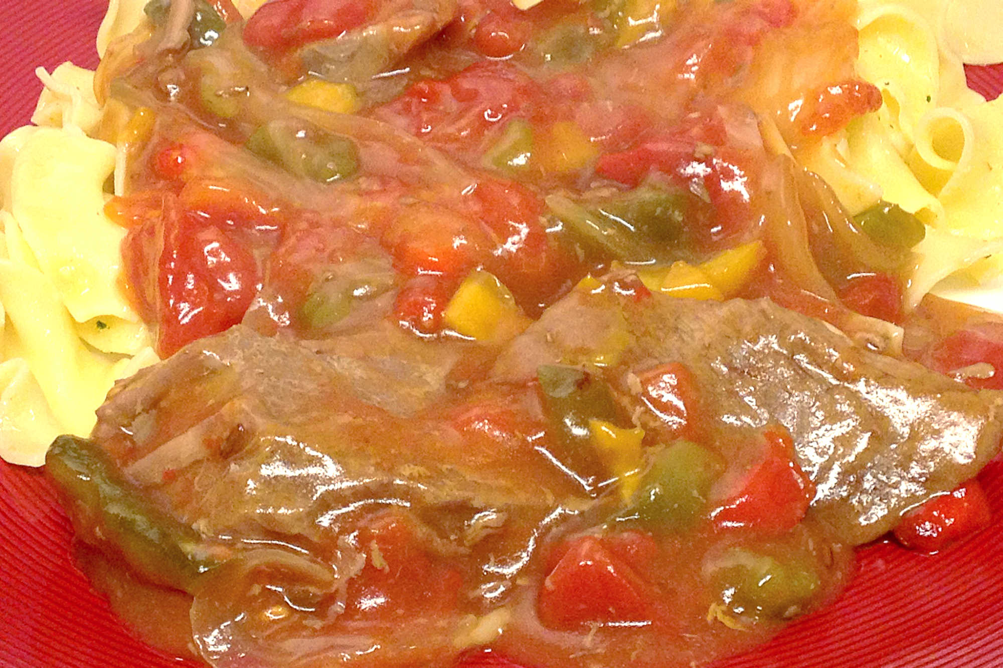 Ready for a dinner that is full of flavor and comfort? This easy slow cooking Swiss steak recipe turns inexpensive cuts of beef into a family favorite. #SlowCookingSwissSteak #EasyDinnerIdeas #ComfortFoodCravings #CrockPotRecipes #OnePotMeals #SlowCookingSensation #SwissSteakSupper #CrockpotComfortFood #FamilyFriendlyMeals #EasyWeeknightDinner #SlowCookerSupper