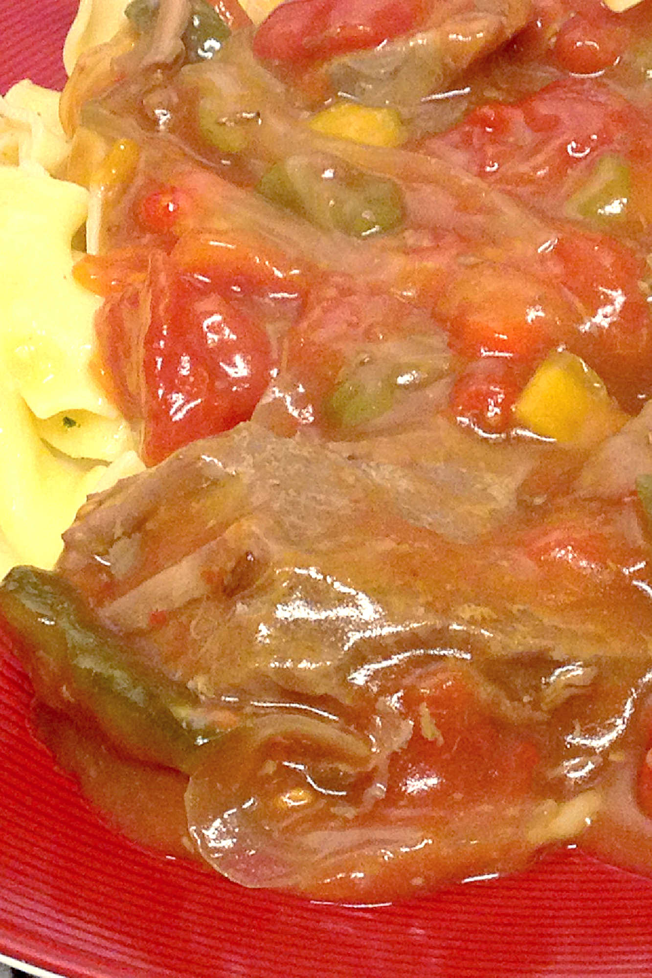 Ready for a dinner that is full of flavor and comfort? This easy slow cooking Swiss steak recipe turns inexpensive cuts of beef into a family favorite. #SlowCookingSwissSteak #EasyDinnerIdeas #ComfortFoodCravings #CrockPotRecipes #OnePotMeals #SlowCookingSensation #SwissSteakSupper #CrockpotComfortFood #FamilyFriendlyMeals #EasyWeeknightDinner #SlowCookerSupper