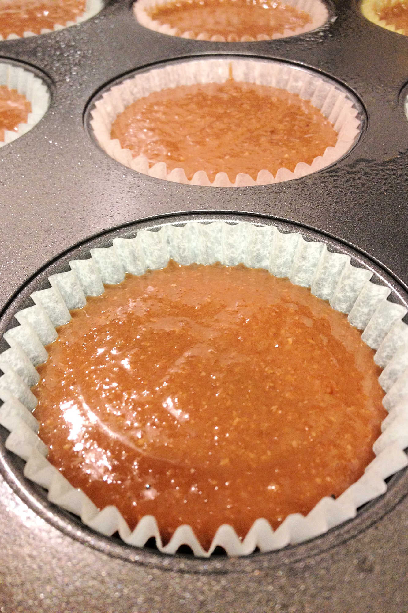 Baking for someone with food allergies or dietary restrictions? Egg and dairy free cupcakes are a crowd pleaser, and you might be surprised at how moist and flavorful they turn out. #EggFreeCupcakes #DairyFreeDelights #VeganCupcakeCreations #AllergyFriendlySweets #NoEggNoDairyTreats