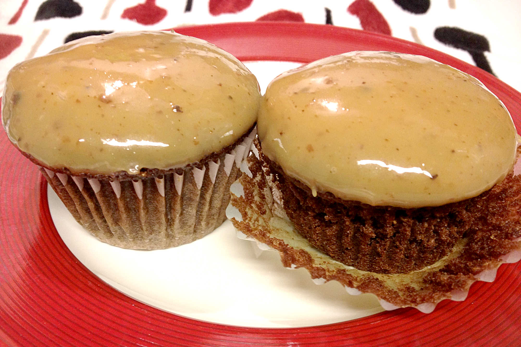 Baking for someone with food allergies or dietary restrictions? Egg and dairy free cupcakes are a crowd pleaser, and you might be surprised at how moist and flavorful they turn out. #EggFreeCupcakes #DairyFreeDelights #VeganCupcakeCreations #AllergyFriendlySweets #NoEggNoDairyTreats