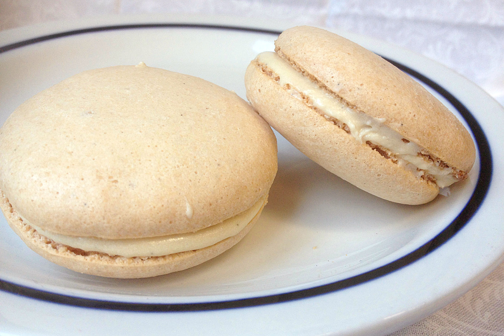 The shells have banana flavor and the filling have the salty tequila margarita with a caramel buttercream filling. Bananas Foster-rita Macaron pay hommage to New Orleans and it’s famous dessert. #BananasFoster #Macarons #MacaronMasterpiece #BananaLoversUnite #SweetTreats #MacaronObsession #UniqueFlavors #InstaBakers #CreativeConfections
