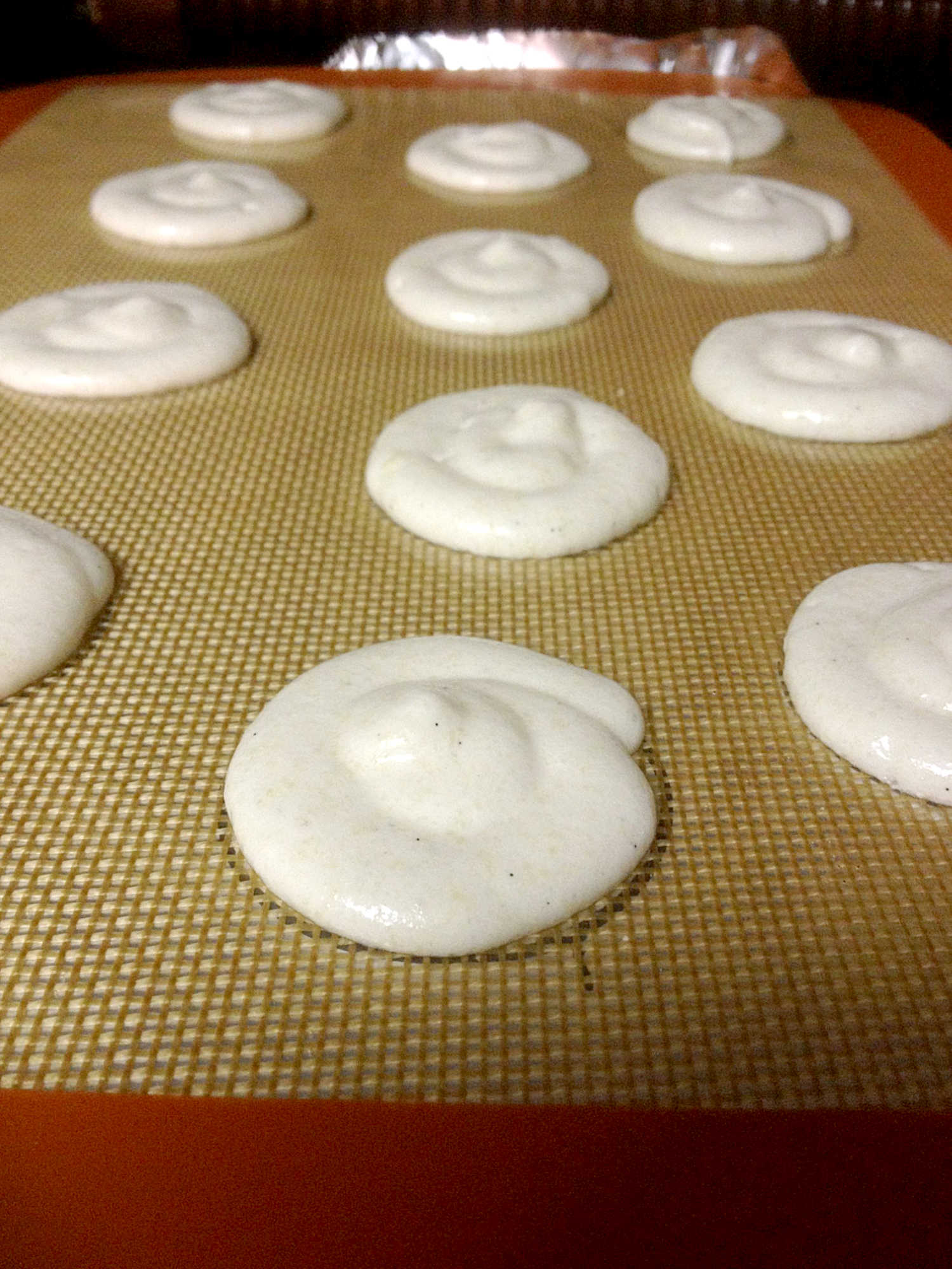 The shells have banana flavor and the filling have the salty tequila margarita with a caramel buttercream filling. Bananas Foster-rita Macaron pay hommage to New Orleans and it’s famous dessert. #BananasFoster #Macarons #MacaronMasterpiece #BananaLoversUnite #SweetTreats #MacaronObsession #UniqueFlavors #InstaBakers #CreativeConfections
