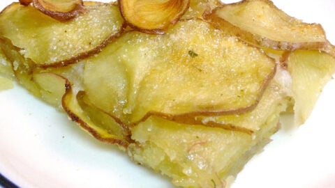 With just 3 ingredients, this Easy Potato Galette tastes scrumptious. And since your family will devour it, you’ll be happy it’s such an easy recipe.