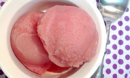 The sweet, the tequila, the tart pomegranate.  They all just mesh perfectly in this sweet, cold and refreshing Pomegranate Tequila Sorbet!