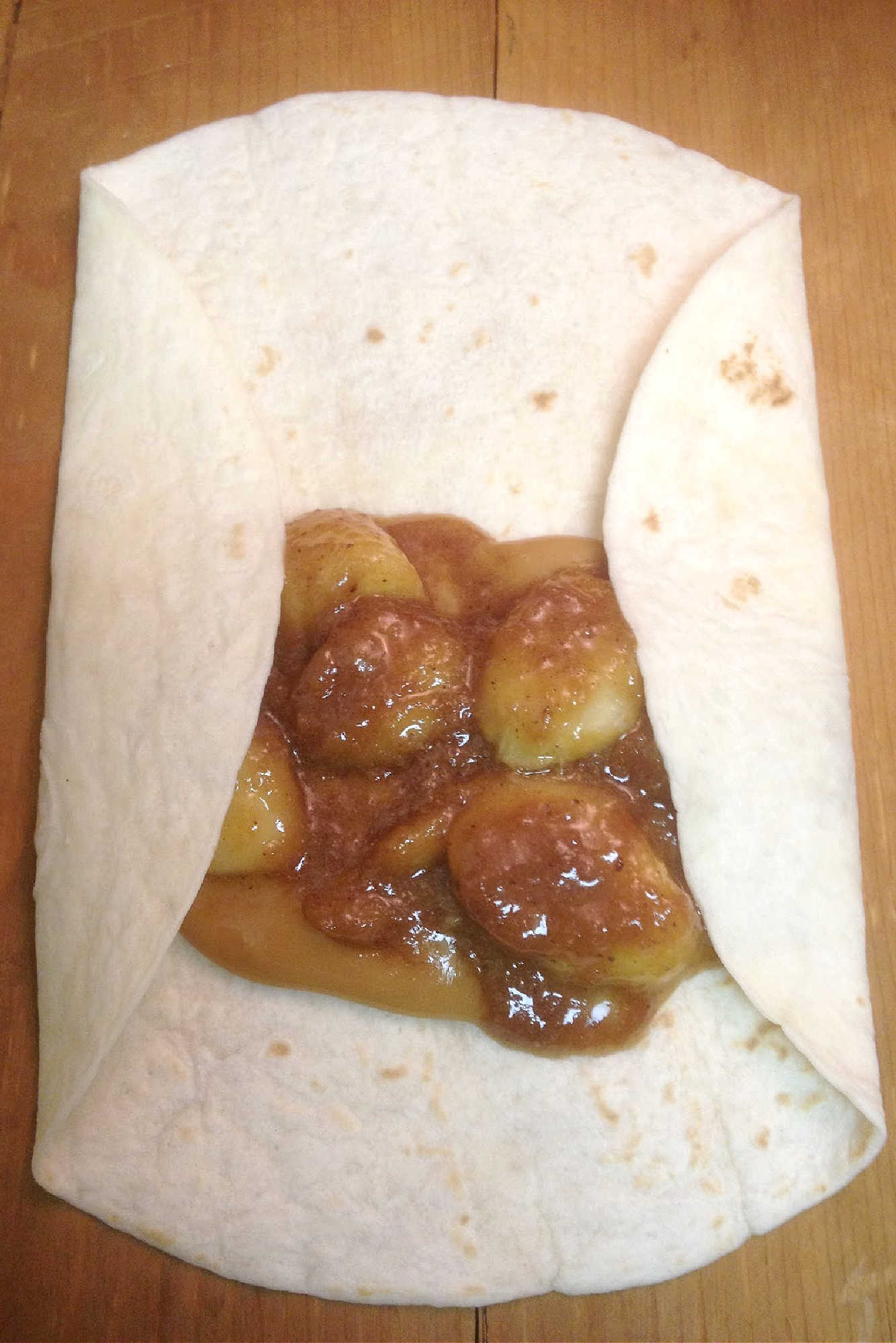 Burrito lovers, we've got something special for you! 🌯❤️ Introducing Banana Burritos. A sweet surprise that's inspired by our favourite apple flautas but with a twist.  #bananaburritos #healthybreakfast #easyrecipes #vegetarianmeals