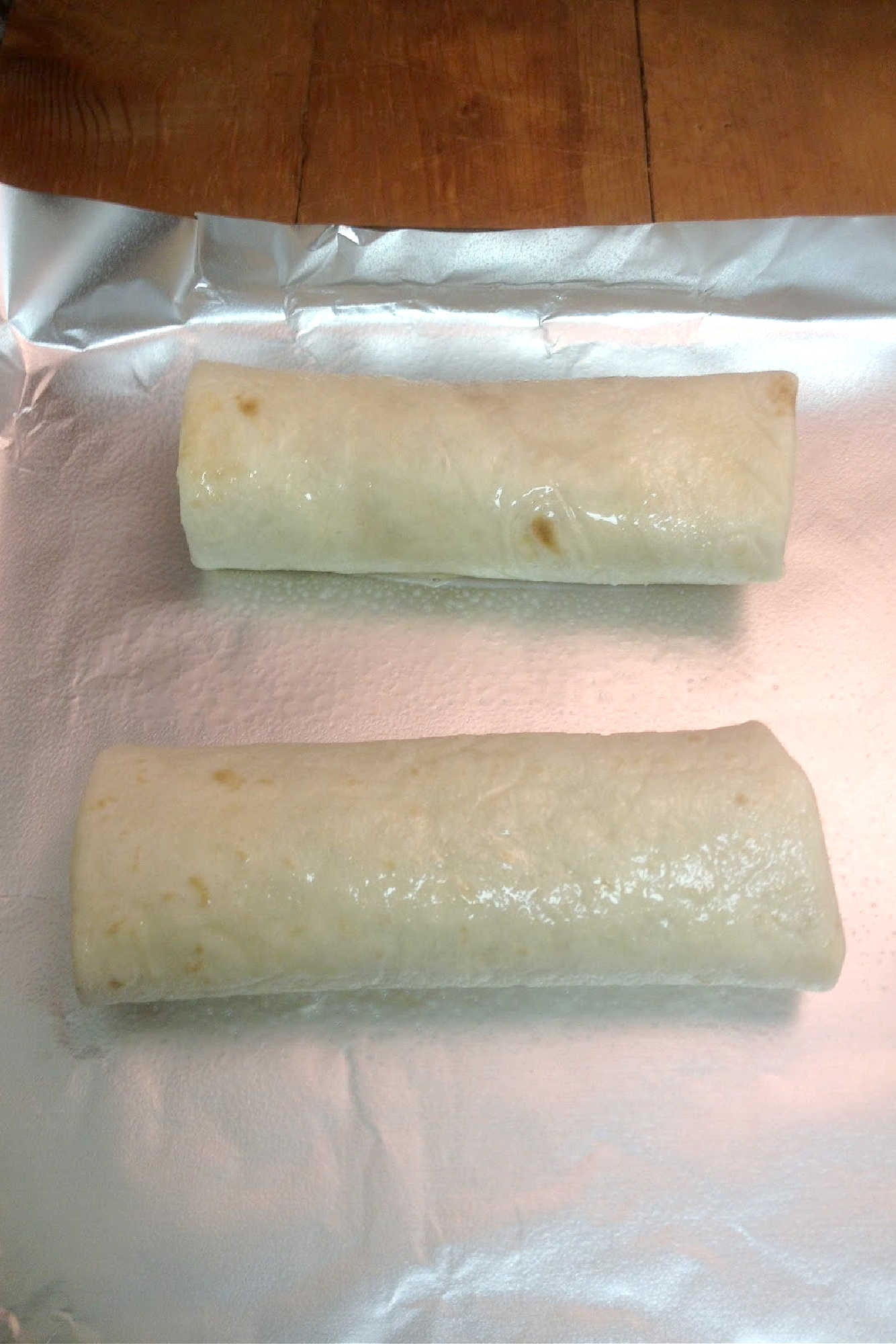 Burrito lovers, we've got something special for you! 🌯❤️ Introducing Banana Burritos. A sweet surprise that's inspired by our favourite apple flautas but with a twist.  #bananaburritos #healthybreakfast #easyrecipes #vegetarianmeals