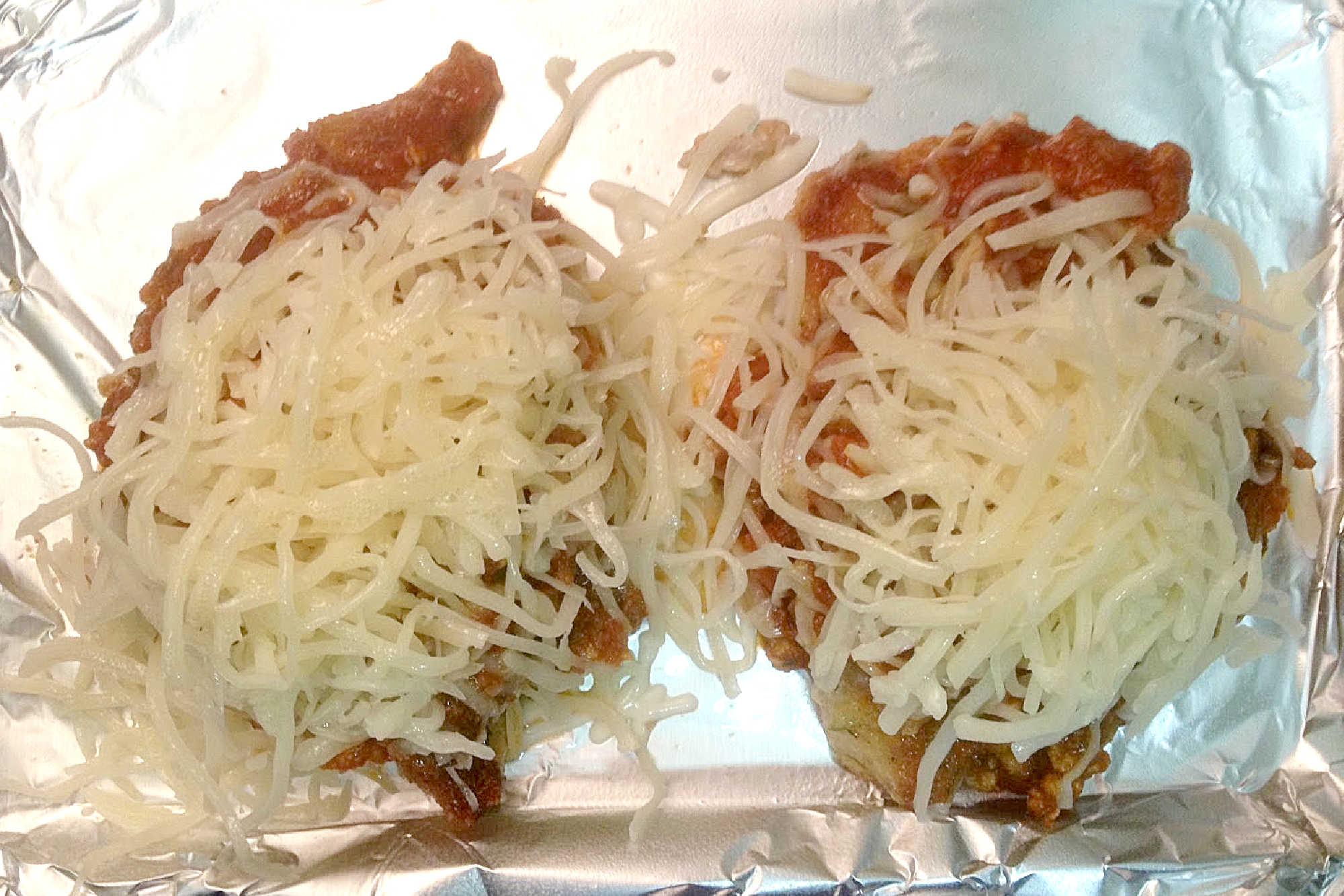 Mix things up and try pork parmesan tonight! Juicy pork cutlet + savory marinara + gooey mozzarella = perfection. 🍴 #PorkParmesanPerfection #ItalianComfortFood #DeliciouslySatisfying #WeeknightDinnerIdeas #ParmigianoPorkChops #porkparmesan #dinnerideas #foodie #dinnertime