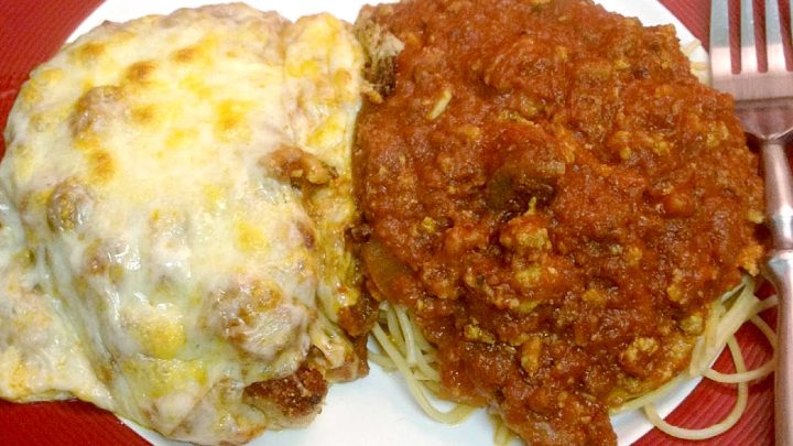 Mix things up and try pork parmesan tonight! Juicy pork cutlet + savory marinara + gooey mozzarella = perfection. 🍴 #PorkParmesanPerfection #ItalianComfortFood #DeliciouslySatisfying #WeeknightDinnerIdeas #ParmigianoPorkChops #porkparmesan #dinnerideas #foodie #dinnertime