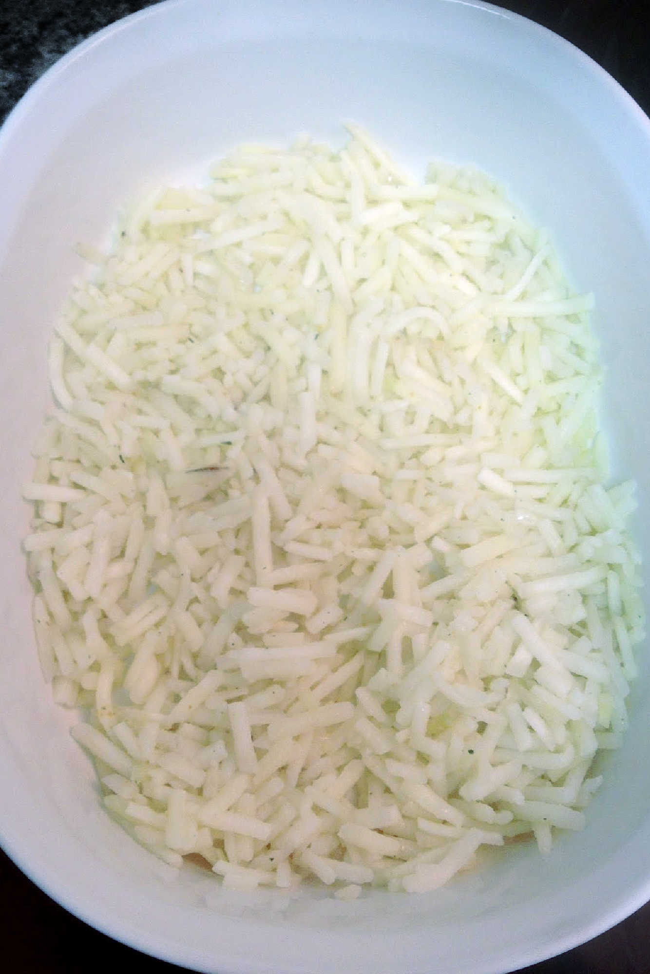 Who says cottage pie has to be traditional? Swap out mashed potatoes for a crispy layer of hash browns for a flavorful twist! #cottagepie #comfortfood #potatolove #homemadewithlove #casserolecrazy #EasyDinnerHack