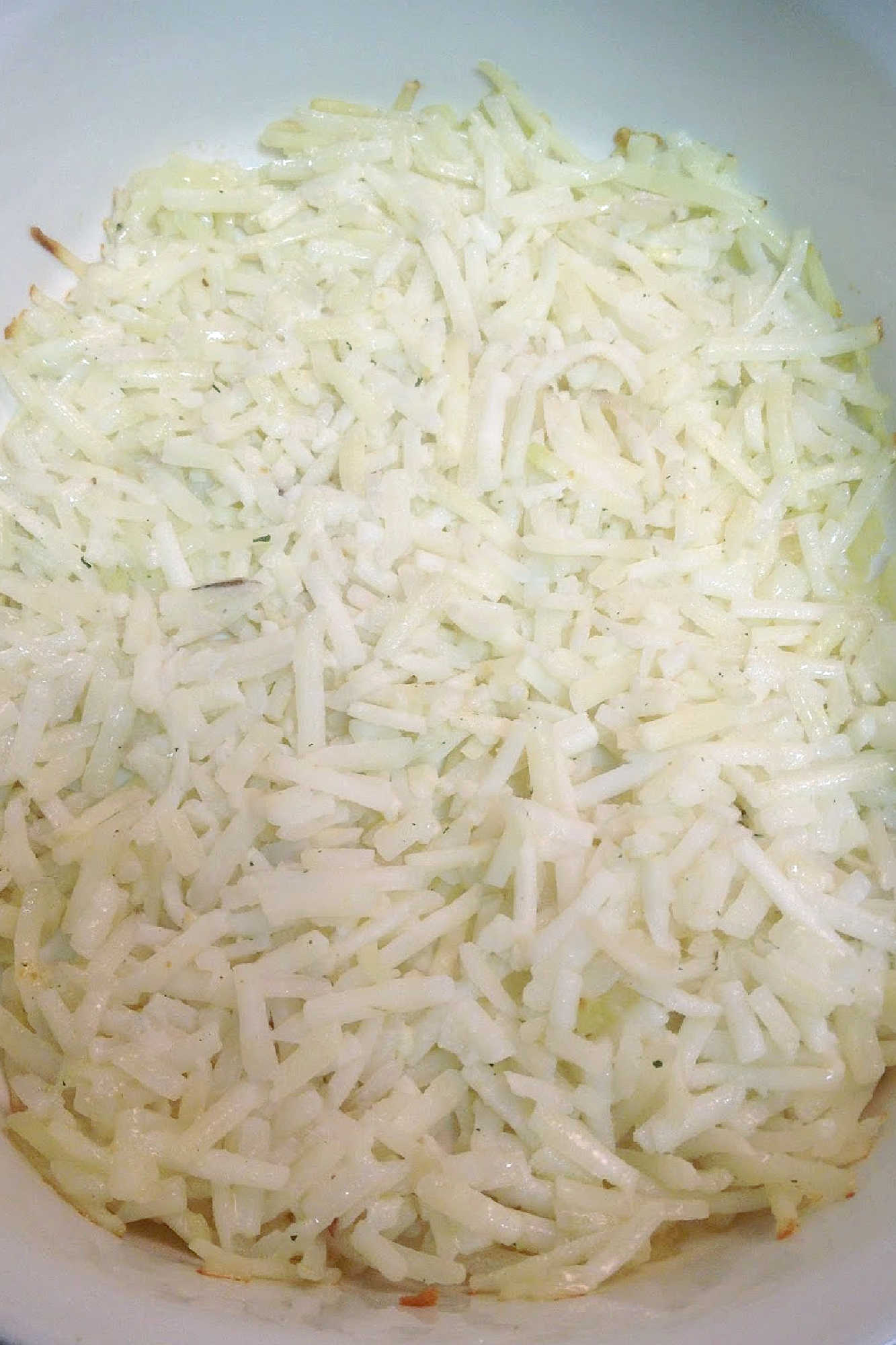 Who says cottage pie has to be traditional? Swap out mashed potatoes for a crispy layer of hash browns for a flavorful twist! #cottagepie #comfortfood #potatolove #homemadewithlove #casserolecrazy #EasyDinnerHack