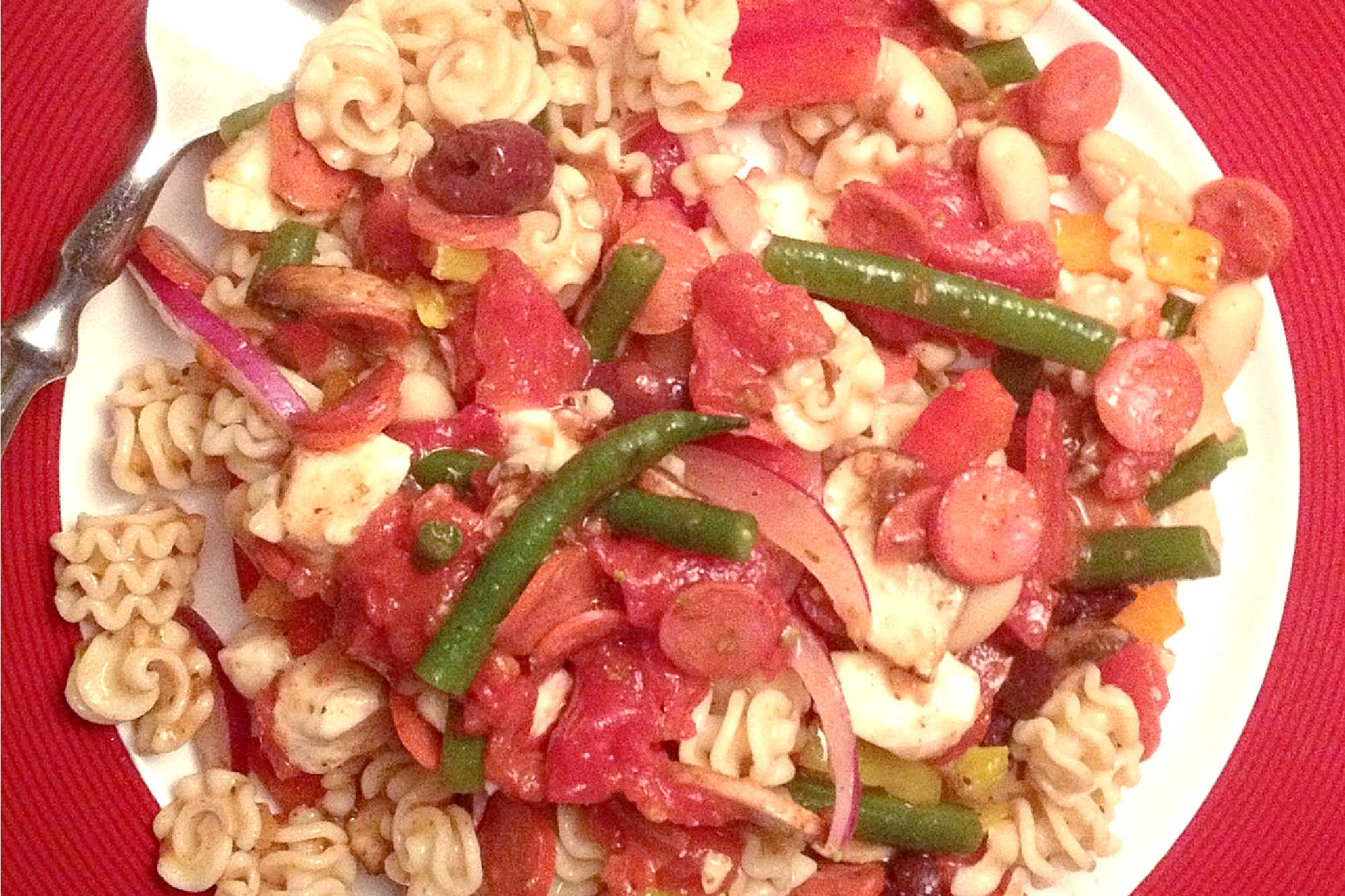 Weeknight dinners feel extra special with pizza pasta salad on the table. Fresh, quick and full of flavor, it’s a go-to for busy days. #PizzaPastaSaladDelight #ItalianInspiredEats #FoodieFaves #SummerSides #EasyMealIdeas