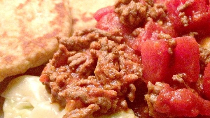 Dive into the exotic flavors of Afghan Aushak with Meat Sauce. Savory dumplings, aromatic herbs, and a rich meaty feast await you. #AfghanAushak #AfghanCuisine #MeatSauceLovers #FoodieFinds #AuthenticEats #FoodieAdventure #TasteOfAfghanistan #AuthenticAfghan #CulinaryDelight