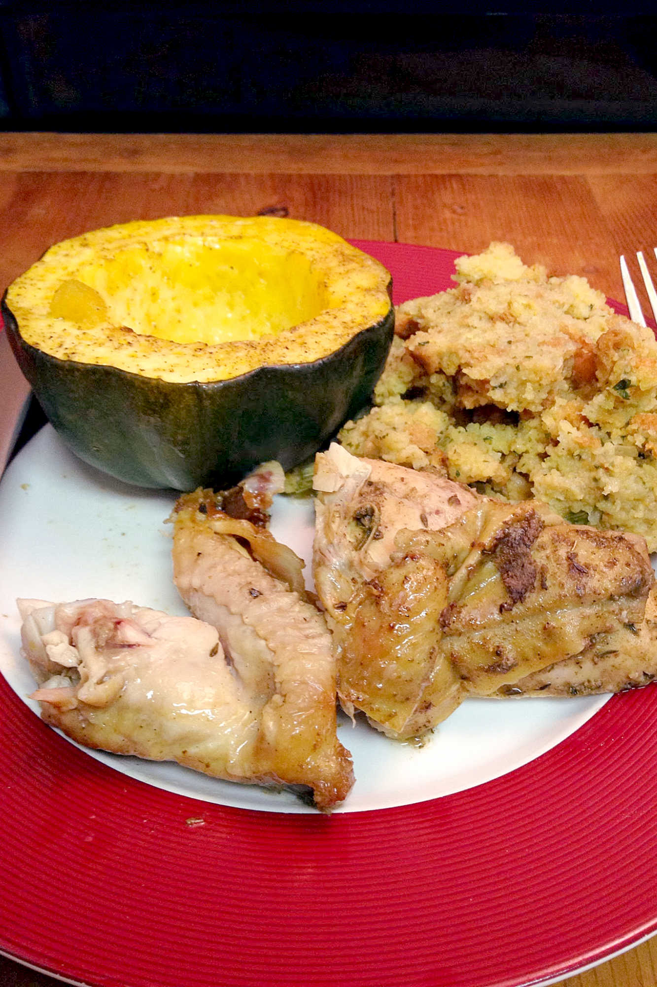 Make weeknight meals special with Herb Roasted Chicken with Baked Acorn Squash. The tender chicken pairs perfectly with caramelized acorn squash, seasoned with a blend of fresh herbs for a comforting classic. #HerbRoastedChicken #BakedAcornSquash #HealthyEats #FallFlavors #EasyDinnerIdeas