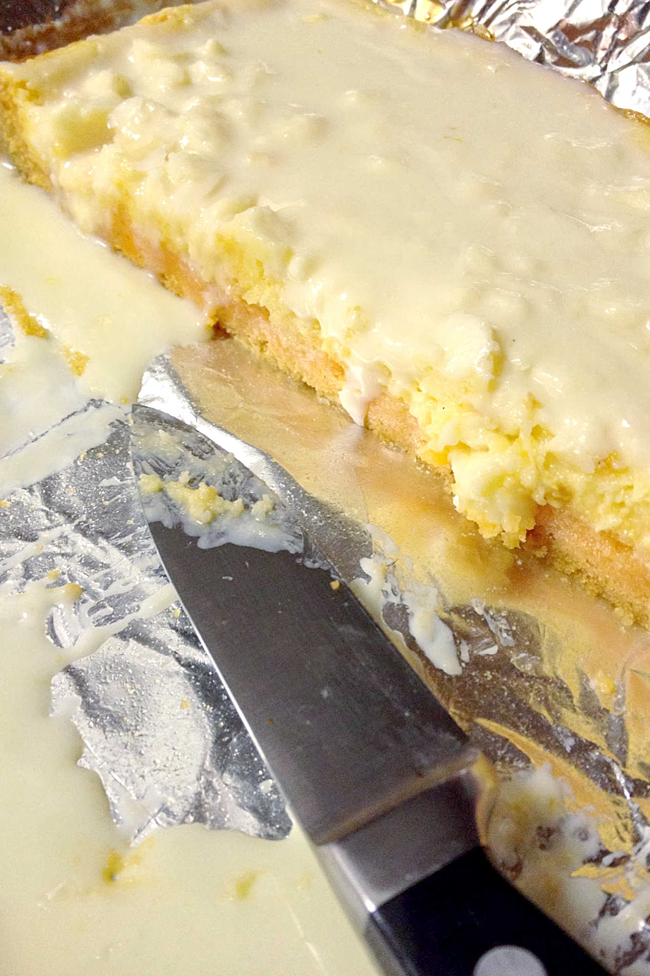 Looking for a quick dessert that feels like summer? These Orangesicle Cream Cheese Bars bring together creamy and citrusy in the best way. Don’t miss out—make them today! #OrangesicleDreams #CreamyCitrusTreats #DessertGoals #BakedGoodies #SweetAndTangyTreats