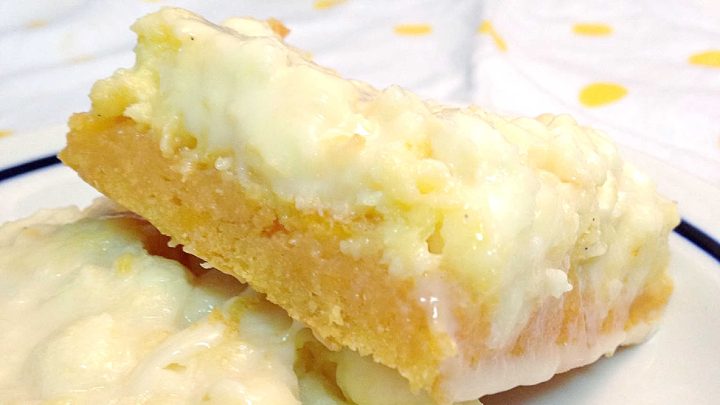 Looking for a quick dessert that feels like summer? These Orangesicle Cream Cheese Bars bring together creamy and citrusy in the best way. Don’t miss out—make them today! #OrangesicleDreams #CreamyCitrusTreats #DessertGoals #BakedGoodies #SweetAndTangyTreats