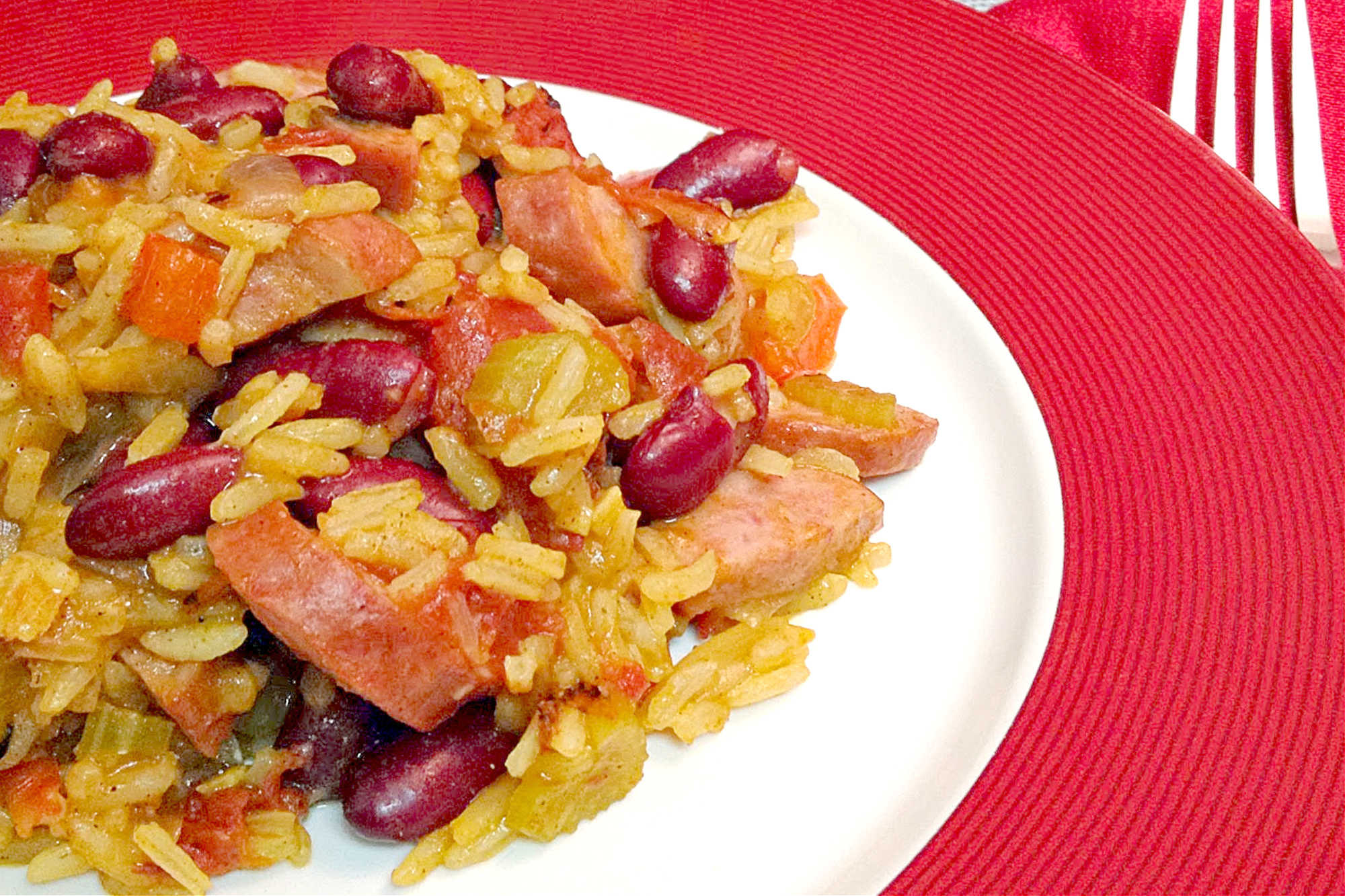 Bring comfort to your table with a quick one pot red beans and rice dinner. Perfect for busy nights when you want something hearty without the fuss.  #OnePotMeal #RedBeansandRice #30MinuteMeals #BudgetFriendlyCooking #MealPrepDoneRight
