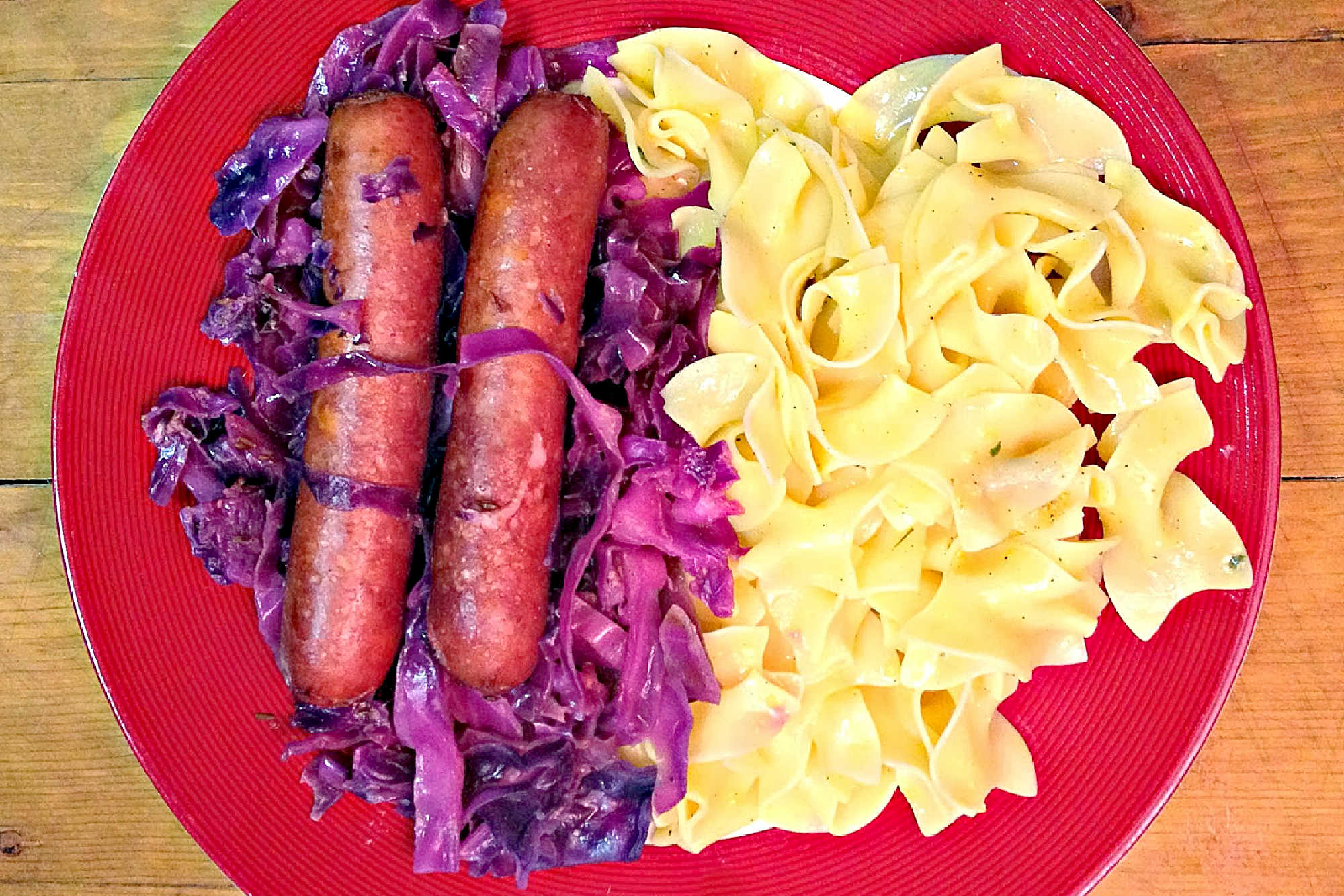 Enjoy a colorful and balanced dinner with Turkey Bratwurst with Purple Cabbage and Noodles. This dish brings comfort and flavor to busy weeknights while adding a vibrant touch to your table. #TurkeyBratwurstDelight #PurpleCabbageCrush #NoodleObsession #HealthyAndDeliciousEats #BratwurstLoversUnite #PurpleCabbagePower #HealthySausageSizzle