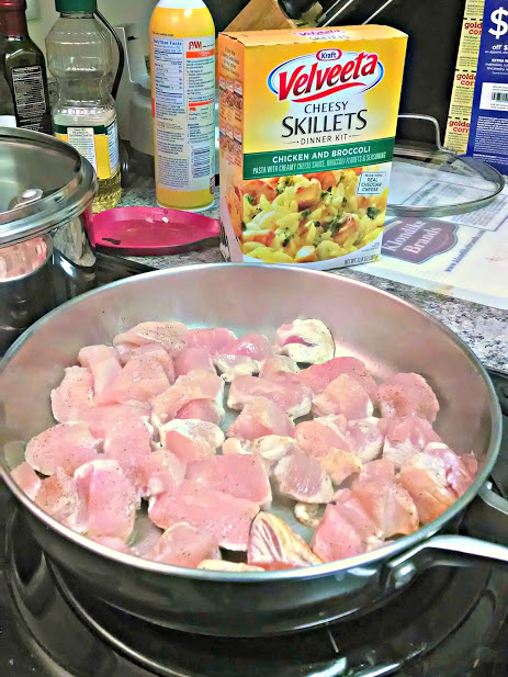 A Kitchen Hoor's Review | @Velveeta #CheasySkillets Dinner Kit Chicken and Broccoli