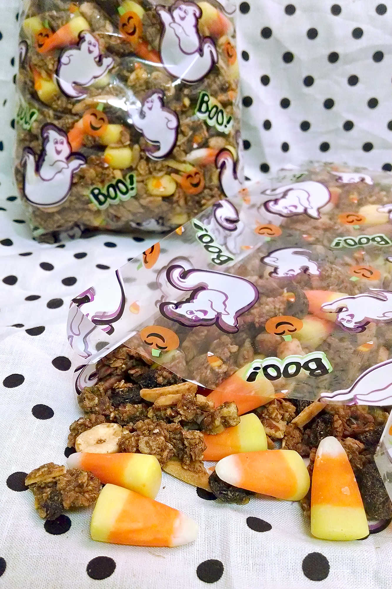 Savor the taste of autumn in every bite with Pumpkin Spice Latte Granola with Candy Corn. Warm spices, a hint of coffee, and colorful candy corn create a cheerful snack that’s great for cozy mornings or as a midday pick-me-up. #PumpkinSpiceLatteGranola #FallFlavors #CandyCornCravings #HomemadeGranola #PumpkinSpiceLovers