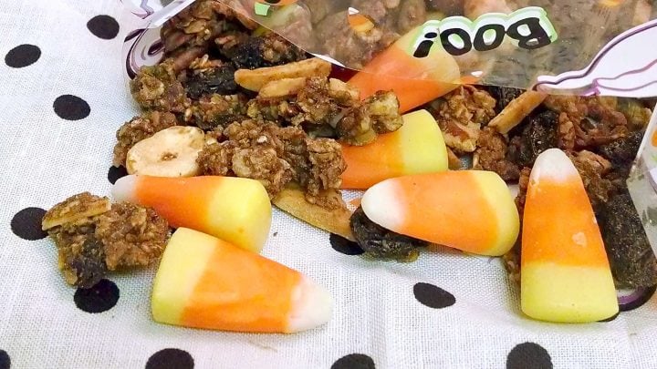 Savor the taste of autumn in every bite with Pumpkin Spice Latte Granola with Candy Corn. Warm spices, a hint of coffee, and colorful candy corn create a cheerful snack that’s great for cozy mornings or as a midday pick-me-up. #PumpkinSpiceLatteGranola #FallFlavors #CandyCornCravings #HomemadeGranola #PumpkinSpiceLovers