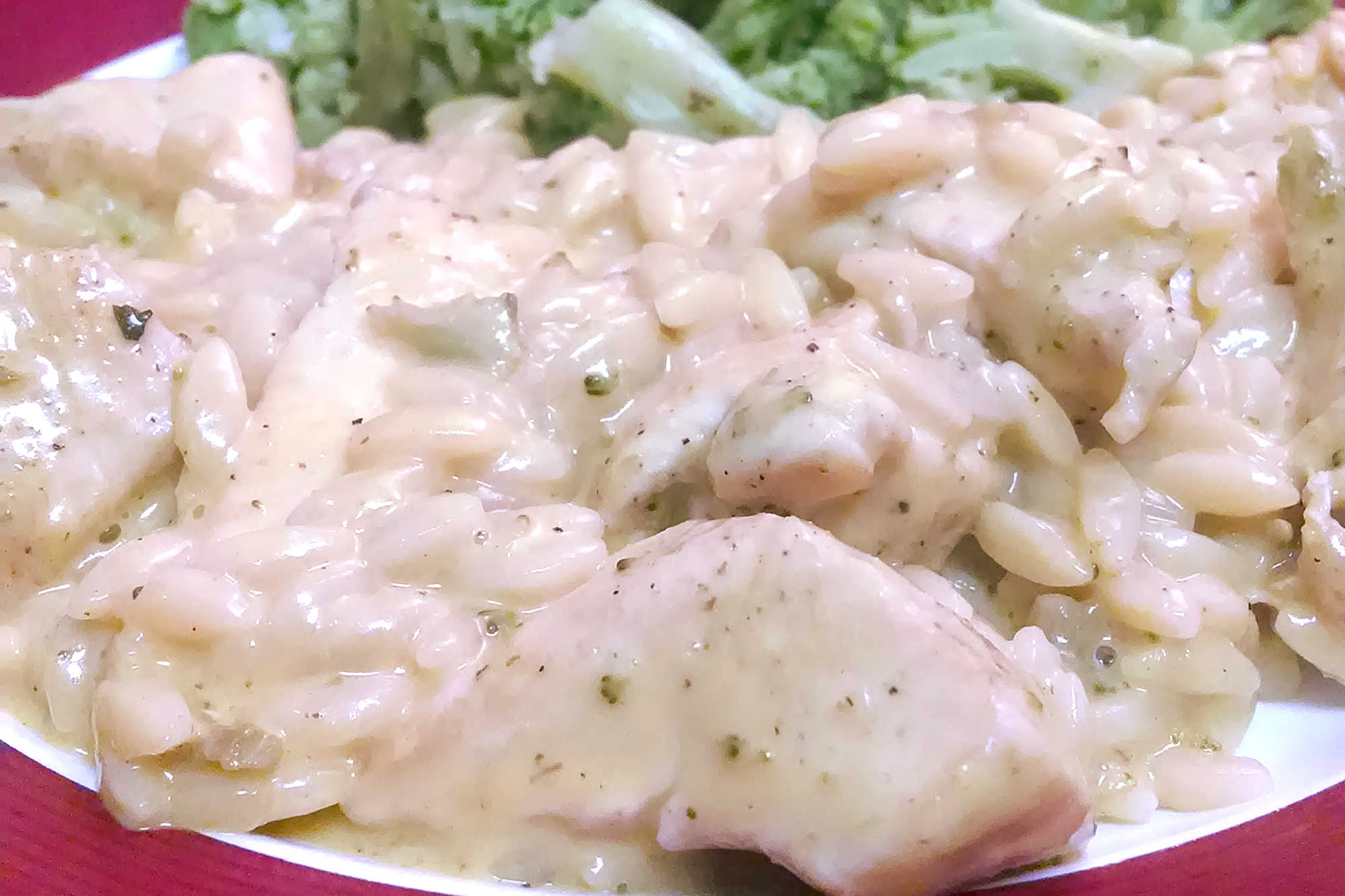 Creamy cheese, juicy chicken, and vibrant broccoli make Velveeta Chicken and Broccoli Cheesy Skillet Dinner a must for your next meal. Simple prep means more time to enjoy the flavors you love.