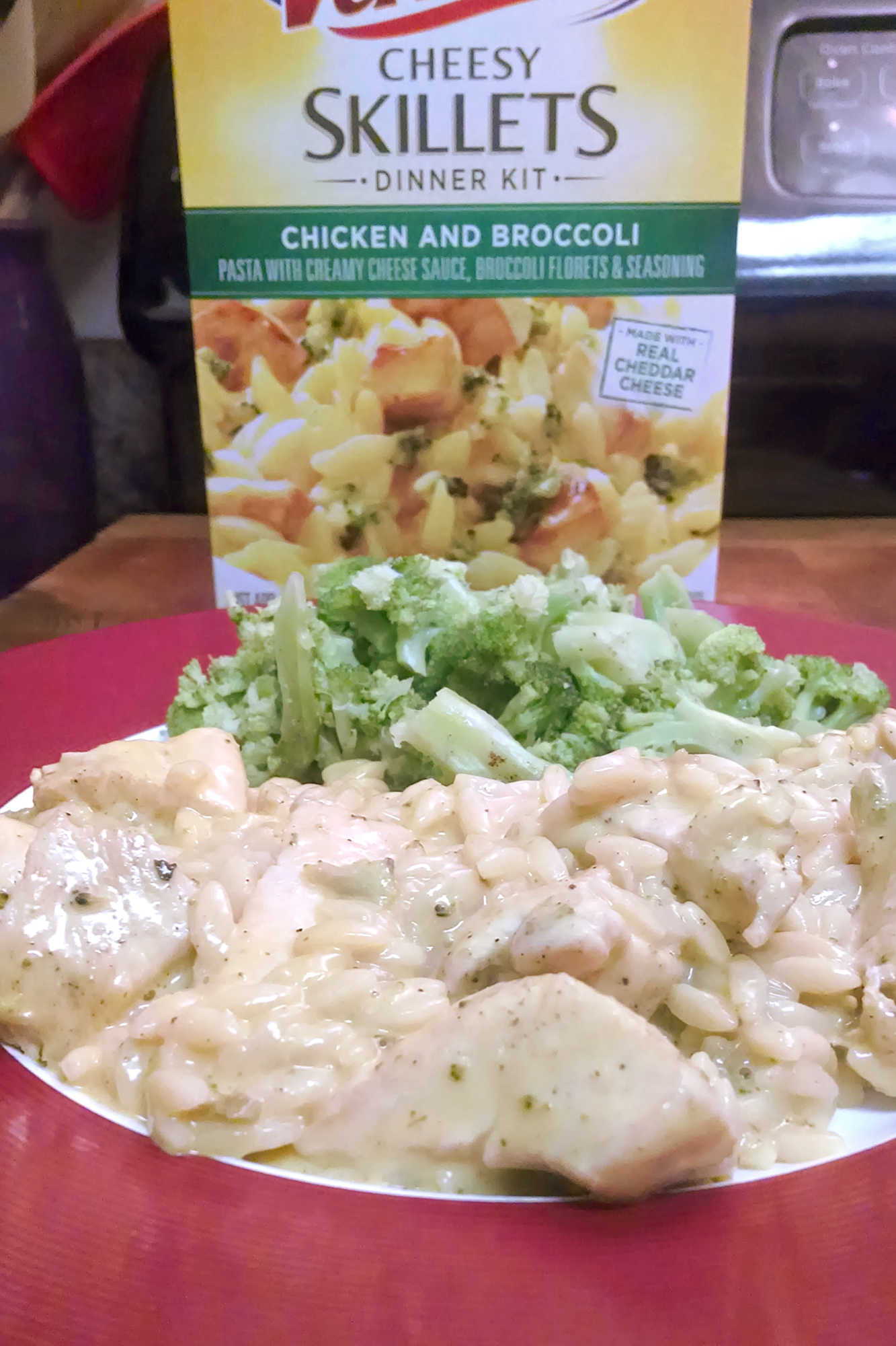 Creamy cheese, juicy chicken, and vibrant broccoli make Velveeta Chicken and Broccoli Cheesy Skillet Dinner a must for your next meal. Simple prep means more time to enjoy the flavors you love.