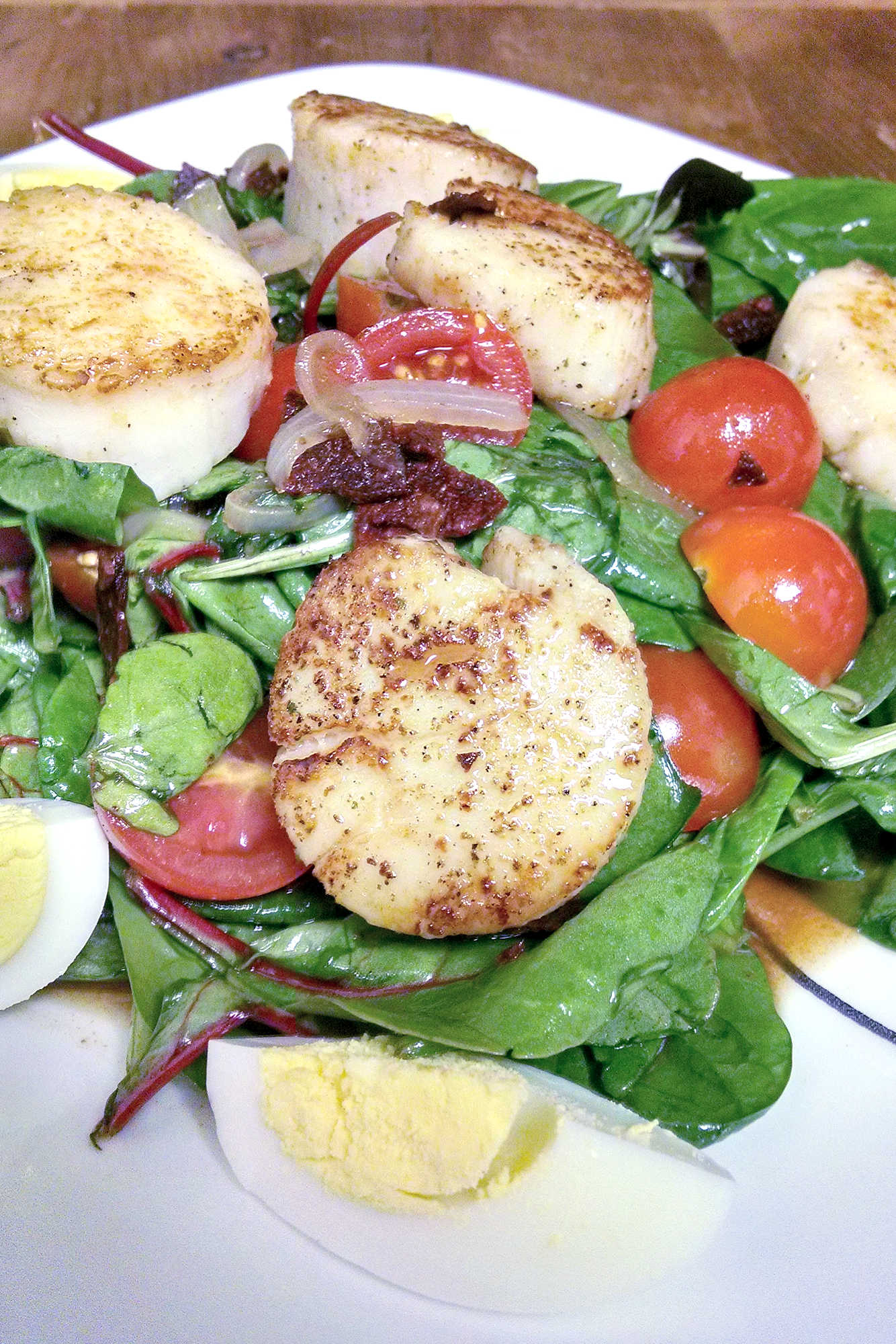 Forget boring old salads, it's time to level up with this BLTS Salad. Made with bacon, lettuce, tomato, and scallops it's sure to be a crowd-pleaser! #BaconLoversDelight #SaladGoals #FreshFromTheSea #TastetheOcean #FarmtoTableFridays #BLTScallopSalad #saladseries #FoodieFaves #SummerSalads #HealthyEats #SeafoodSensation #BaconLoversUnite #SavorySummer #Saladstagram #InstaSaladShare