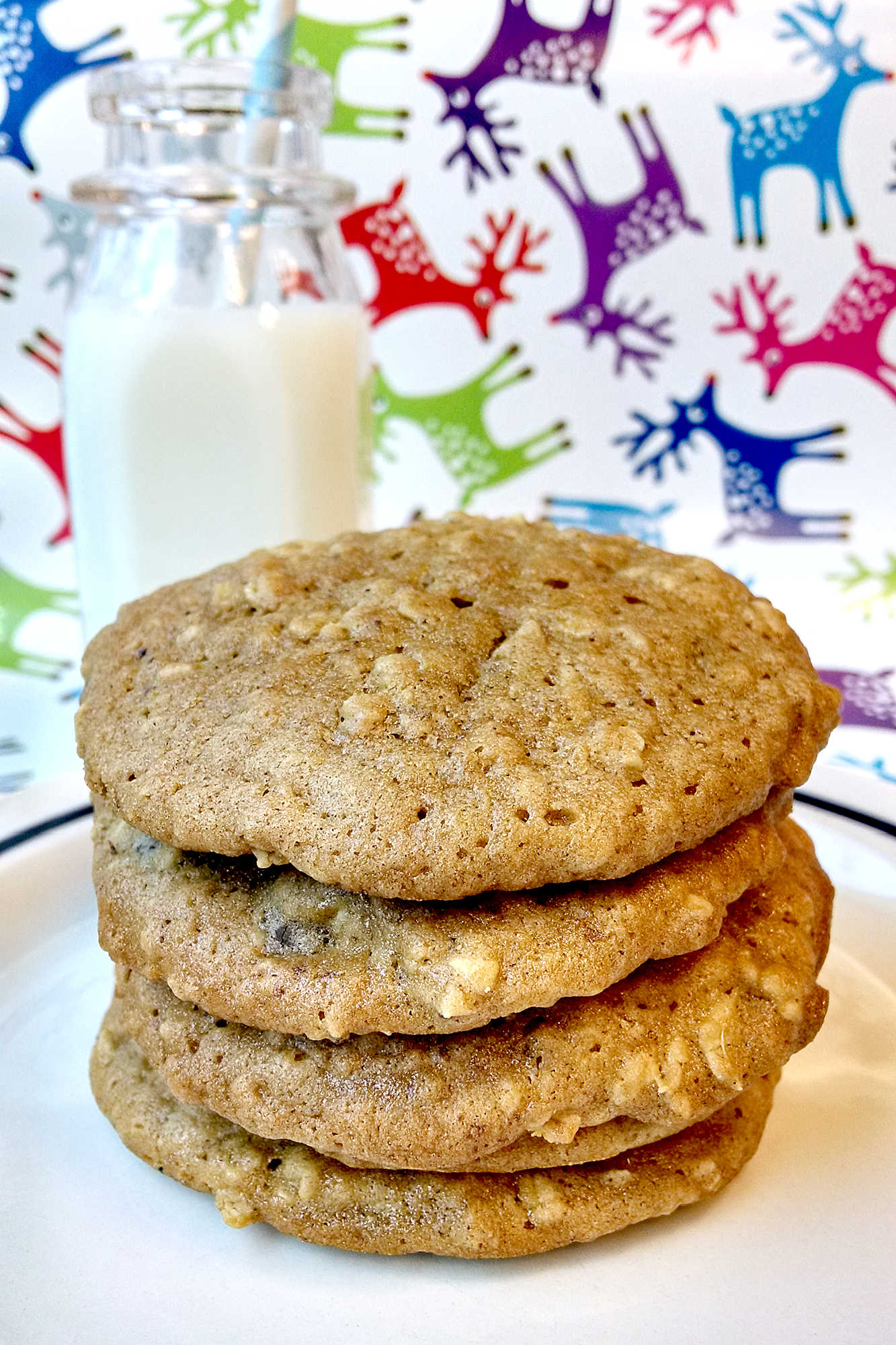 Craving something sweet and seasonal? These pumpkin oatmeal cookies are the solution. Easy to make, delicious to eat, and guaranteed to get you in the holiday spirit. #PumpkinOatmealCookies #FallBaking #HealthyTreats #OatmealLovers #SeasonalSweets