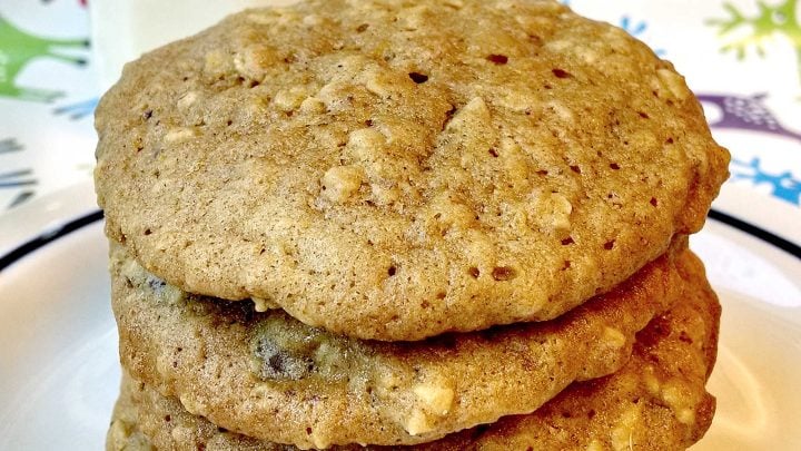 Craving something sweet and seasonal? These pumpkin oatmeal cookies are the solution. Easy to make, delicious to eat, and guaranteed to get you in the holiday spirit. #PumpkinOatmealCookies #FallBaking #HealthyTreats #OatmealLovers #SeasonalSweets