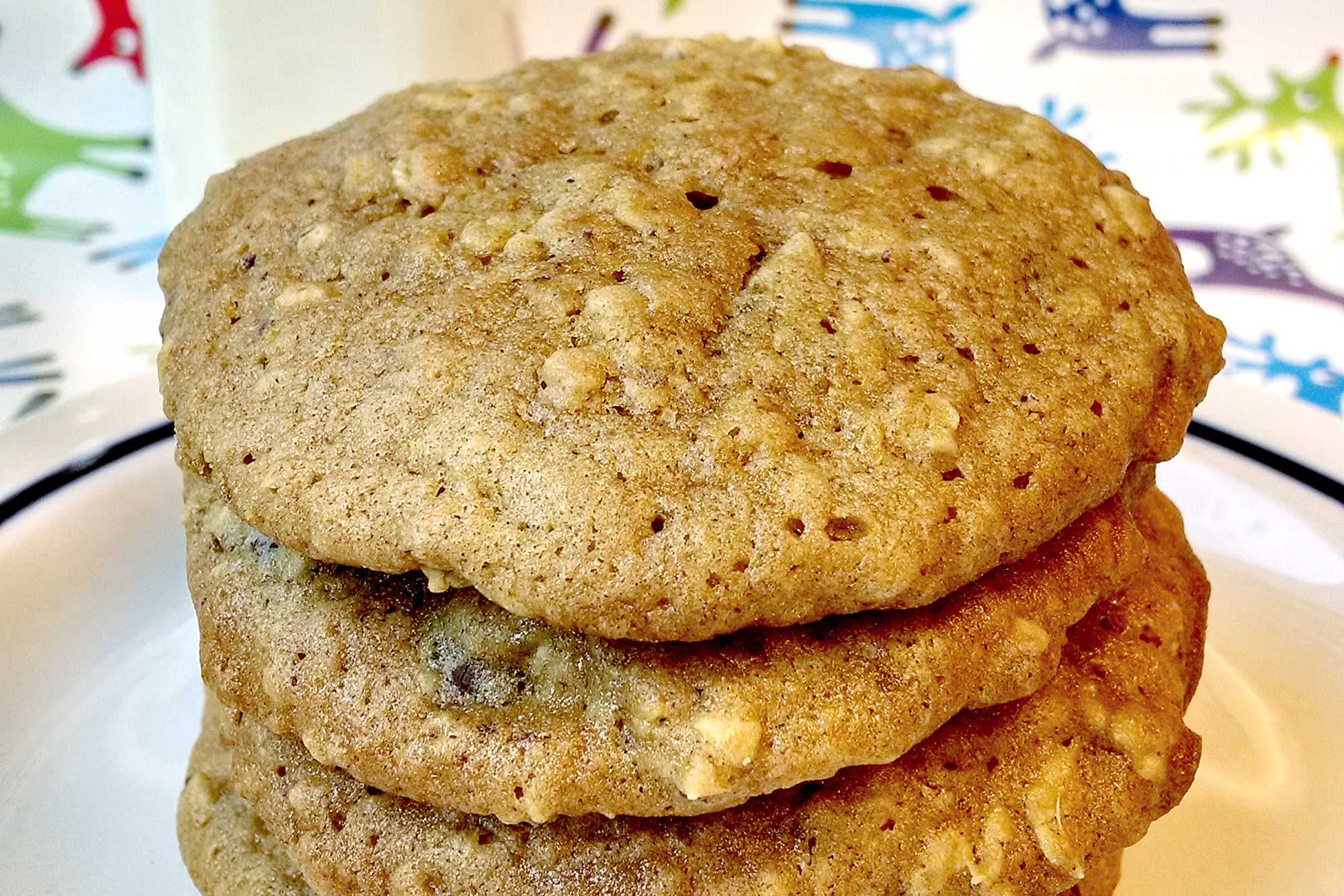 Craving something sweet and seasonal? These pumpkin oatmeal cookies are the solution. Easy to make, delicious to eat, and guaranteed to get you in the holiday spirit. #PumpkinOatmealCookies #FallBaking #HealthyTreats #OatmealLovers #SeasonalSweets