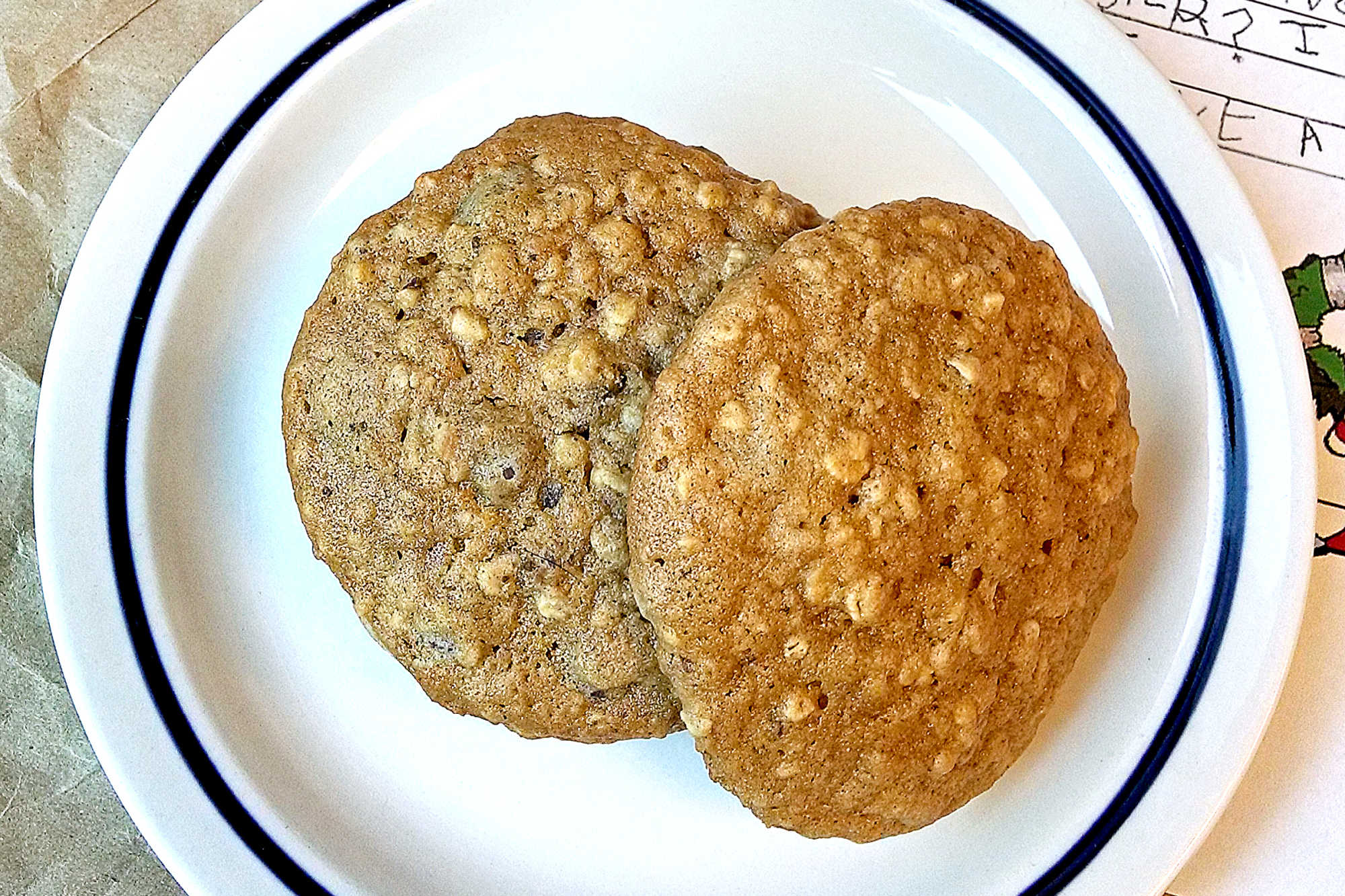 Craving something sweet and seasonal? These pumpkin oatmeal cookies are the solution. Easy to make, delicious to eat, and guaranteed to get you in the holiday spirit. #PumpkinOatmealCookies #FallBaking #HealthyTreats #OatmealLovers #SeasonalSweets