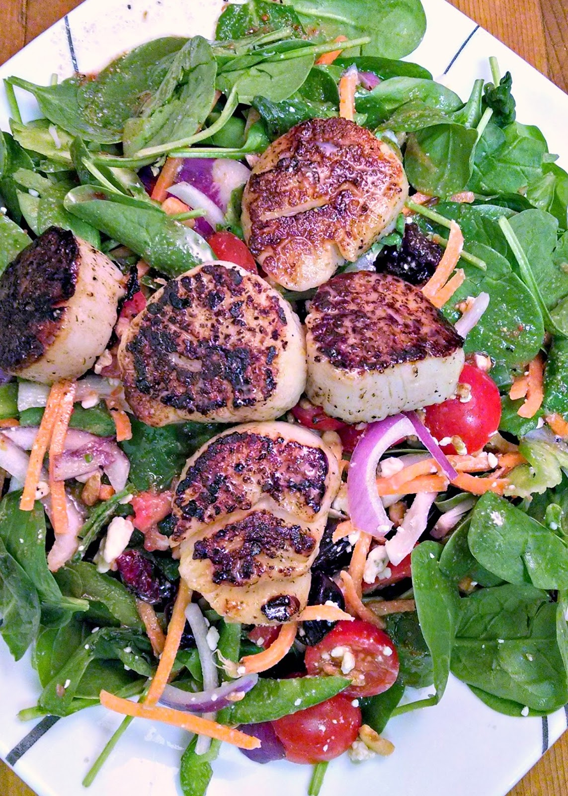 Spinach and Blue Cheese Salad with Scallops