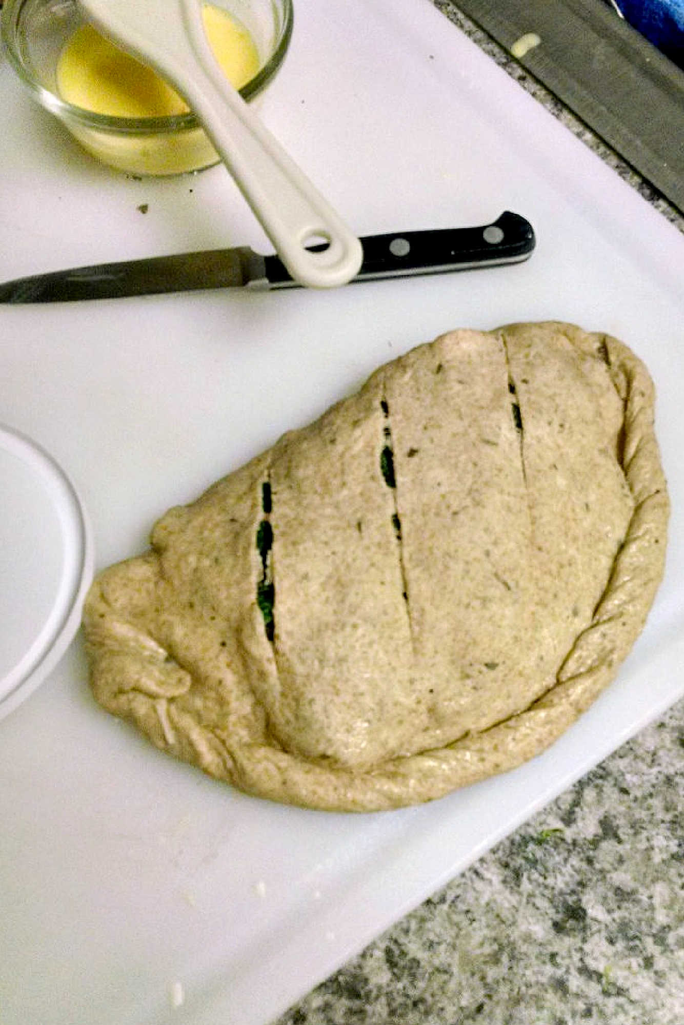 Spinach Mushroom Ricotta Calzones are a delicious and healthy twist on the classic Italian dish. Perfect for a cozy night in or a family dinner (and sneaking in veggies). #weeknightdinner #calzones #easyrecipe #pizzanight #calzones #homemade #ItalianComfortFood #HomemadeBread #VegetarianEats #RicottaCheeseLove #MeatlessMondays