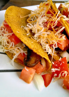 A Kitchen Hoor's Adventures | #MeatlessMonday Portobello Tacos
