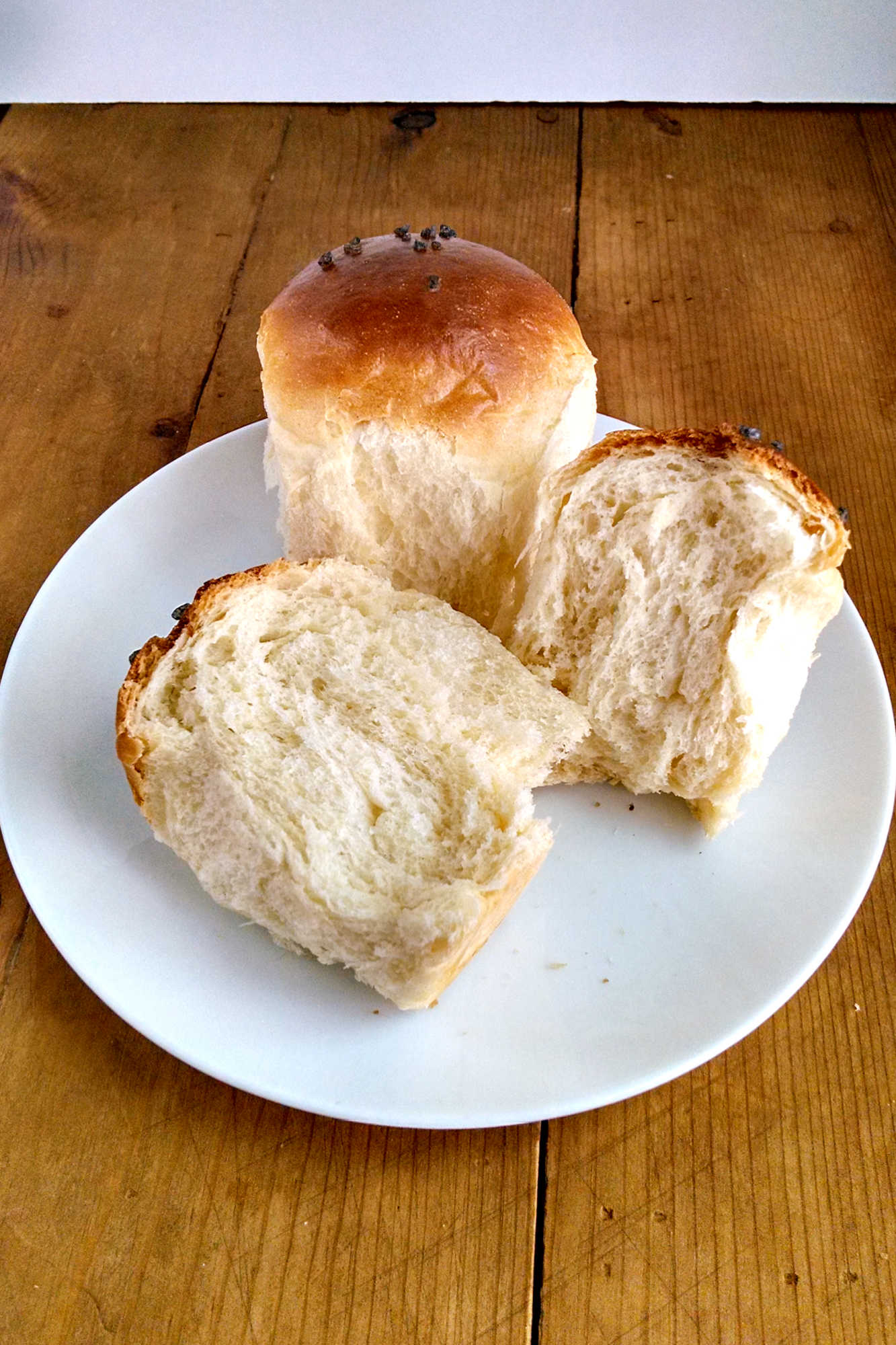 These Classic Dinner Rolls are soft, simpler, and easily to make for any dinner. You can make them ahead of time, freeze, and then pop them into the oven to have for dinner. #breadbaking #homemadeholidays #freshfromtheoven #yeastdoughlove #carbsarelife #homemadebread #bakingfromscratch #foodphotography #yeastlove #carbsarelife