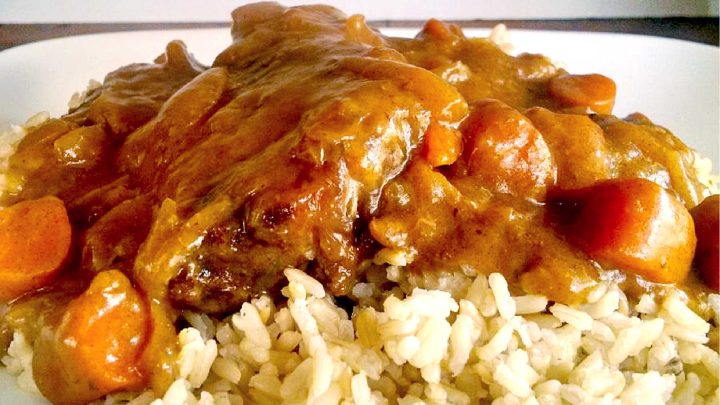 Golden curry braised beef is a mouth-watering fusion of rich spices and juicy beef. It's a hearty and flavorful dish that will leave you wanting more! #GoldenCurryBeef #BraisedBeefDelight #MeatLoversUnite #CurryCravings #SavorySensation #dinnerideas #beef #curry