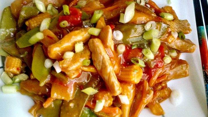 Spice up your dinner routine with this zesty and flavorful sweet & sour gingered pork stir-fry. Perfect for a quick and easy meal that will impress. #PorkStirFryDelight #AsianInspiredEats #SweetandSourSavory #StirFryLoversUnite #GingeredGoodness #quickdinner #flavorbomb #porkdish #dinnerideas #asiancuisine