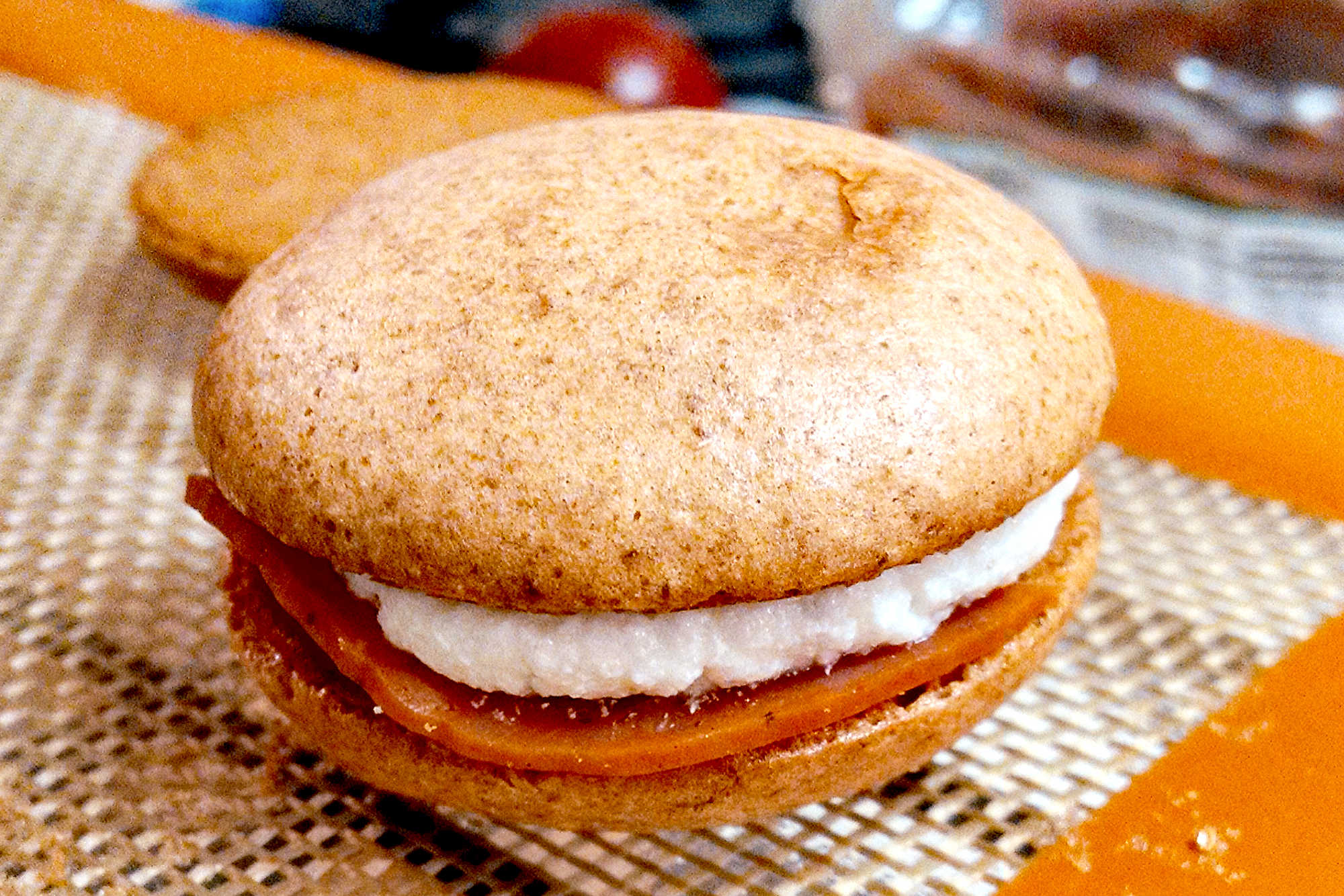 Pizza, but make it macaron! PEPPERONI PIZZA MACARON! 🍕 Tomato-kissed almond shells meet fluffy ricotta, bold pizza herbs, and a neat slice of pepperoni. Crisp, creamy, savory, and ready to steal the appetizer table.  #pepperonipizza #macaron #pizzaheaven #macaronlovers #foodiefinds #pizzaparty #macaronmadness #pizzalove #pizzalicious #macaroncraving #SavoryMacarons #AppetizerRecipe #PartyFood #CreativeAppetizers 