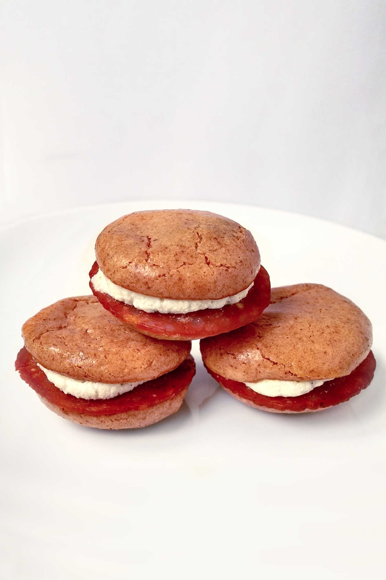 Pizza, but make it macaron! PEPPERONI PIZZA MACARON! 🍕 Tomato-kissed almond shells meet fluffy ricotta, bold pizza herbs, and a neat slice of pepperoni. Crisp, creamy, savory, and ready to steal the appetizer table.  #pepperonipizza #macaron #pizzaheaven #macaronlovers #foodiefinds #pizzaparty #macaronmadness #pizzalove #pizzalicious #macaroncraving #SavoryMacarons #AppetizerRecipe #PartyFood #CreativeAppetizers 
