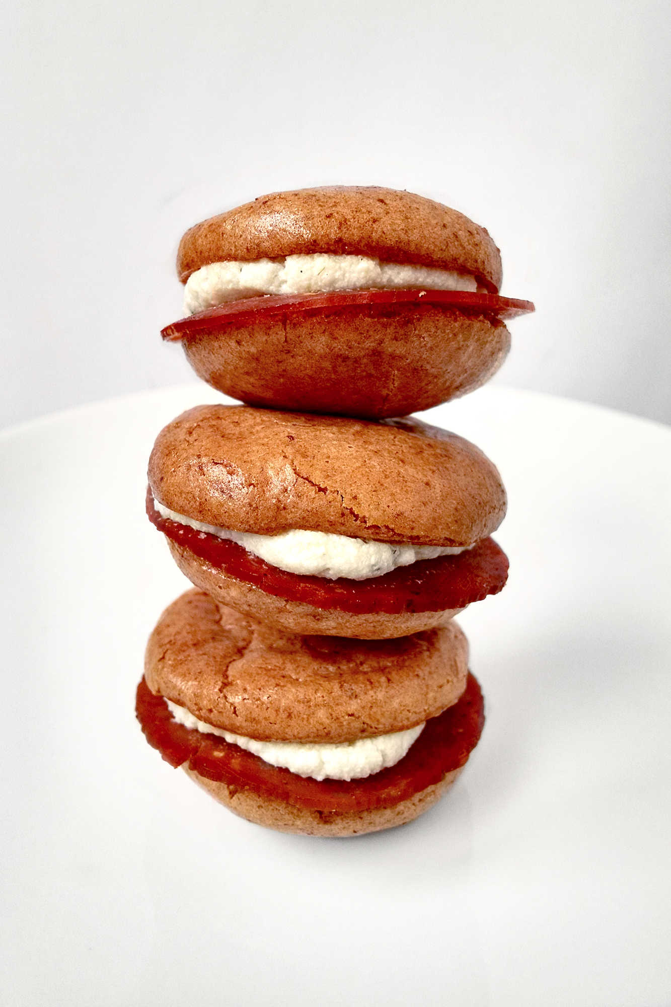 Pizza, but make it macaron! PEPPERONI PIZZA MACARON! 🍕 Tomato-kissed almond shells meet fluffy ricotta, bold pizza herbs, and a neat slice of pepperoni. Crisp, creamy, savory, and ready to steal the appetizer table. #pepperonipizza #macaron #pizzaheaven #macaronlovers #foodiefinds #pizzaparty #macaronmadness #pizzalove #pizzalicious #macaroncraving #SavoryMacarons #AppetizerRecipe #PartyFood #CreativeAppetizers