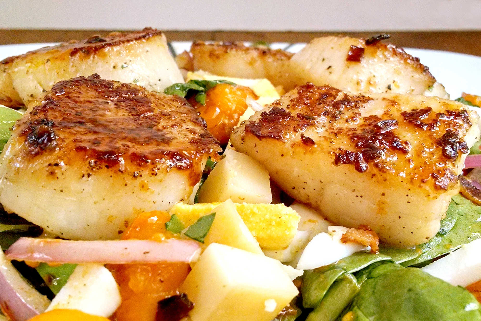 Upgrade your routine with Blistered Tomato Salad with Pan Seared Scallops. This quick, restaurant-worthy dish fits easily into busy lifestyles while offering bright and satisfying flavors.  #saladlove #scallopsfordays #foodiefinds #summerfood #seafoodlovers #saladgoals #TomatoSaladGoals #SeafoodLoverEats #ScallopsandGreens #HealthyFoodieFinds #SummerSaladCravings