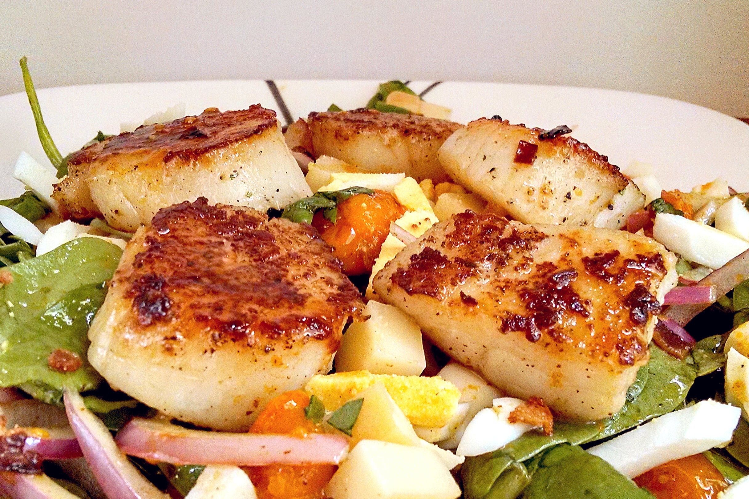 Upgrade your routine with Blistered Tomato Salad with Pan Seared Scallops. This quick, restaurant-worthy dish fits easily into busy lifestyles while offering bright and satisfying flavors. #saladlove #scallopsfordays #foodiefinds #summerfood #seafoodlovers #saladgoals #TomatoSaladGoals #SeafoodLoverEats #ScallopsandGreens #HealthyFoodieFinds #SummerSaladCravings