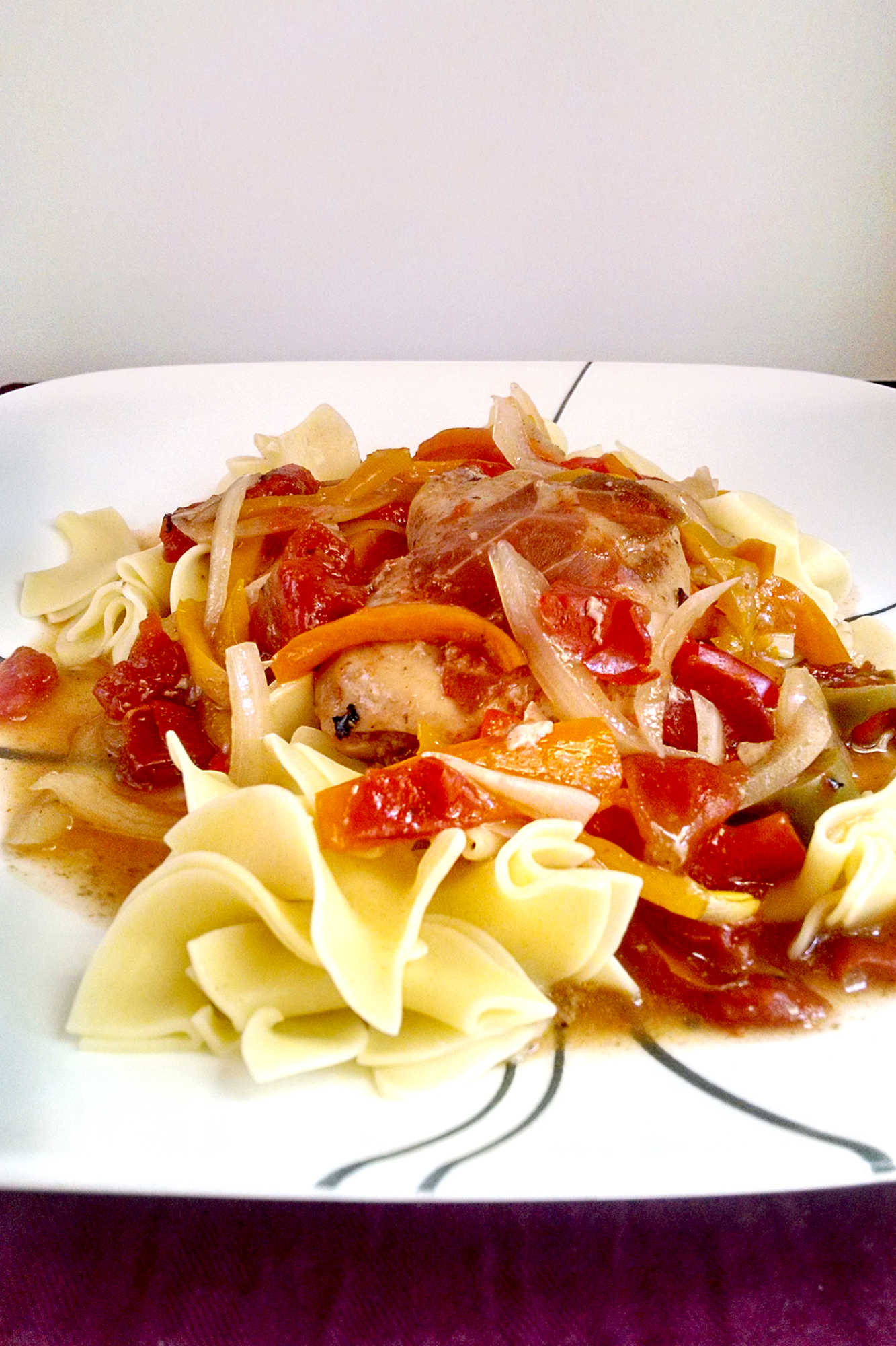 A Spanish style take on the traditional cacciatore, this Spanish Style Hunter Chicken has the heartiness of cacciatore with some Spanish flair! Since it’s made in a slow cooker, you can enjoy this year round! #SpanishStyleHunterChicken #LatinFoodLove #LatinCuisine #HunterChickenRecipe #ChickenRecipes #Chickenspaña #EspañolEats